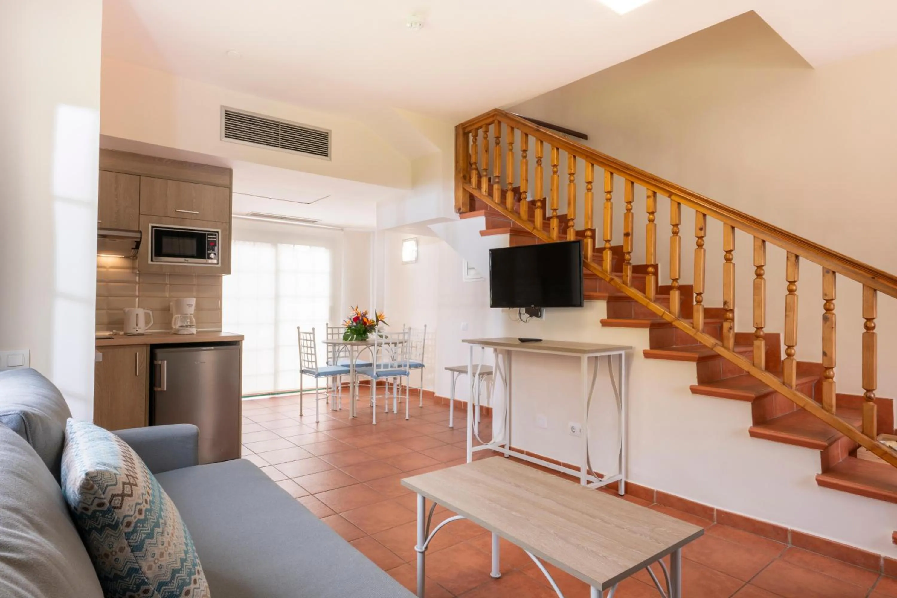 Photo of the whole room in GF Isabel