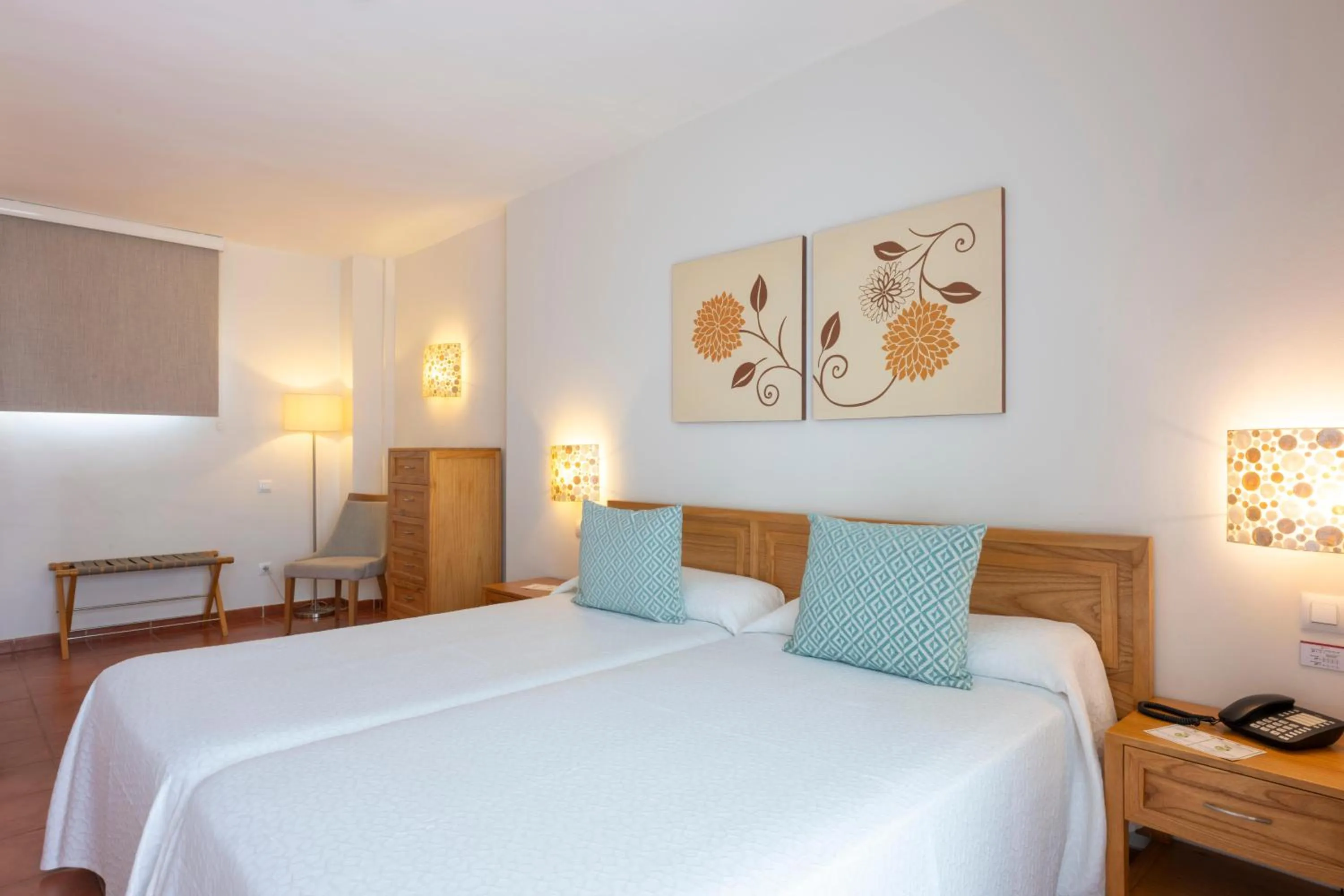 Photo of the whole room, Bed in GF Isabel