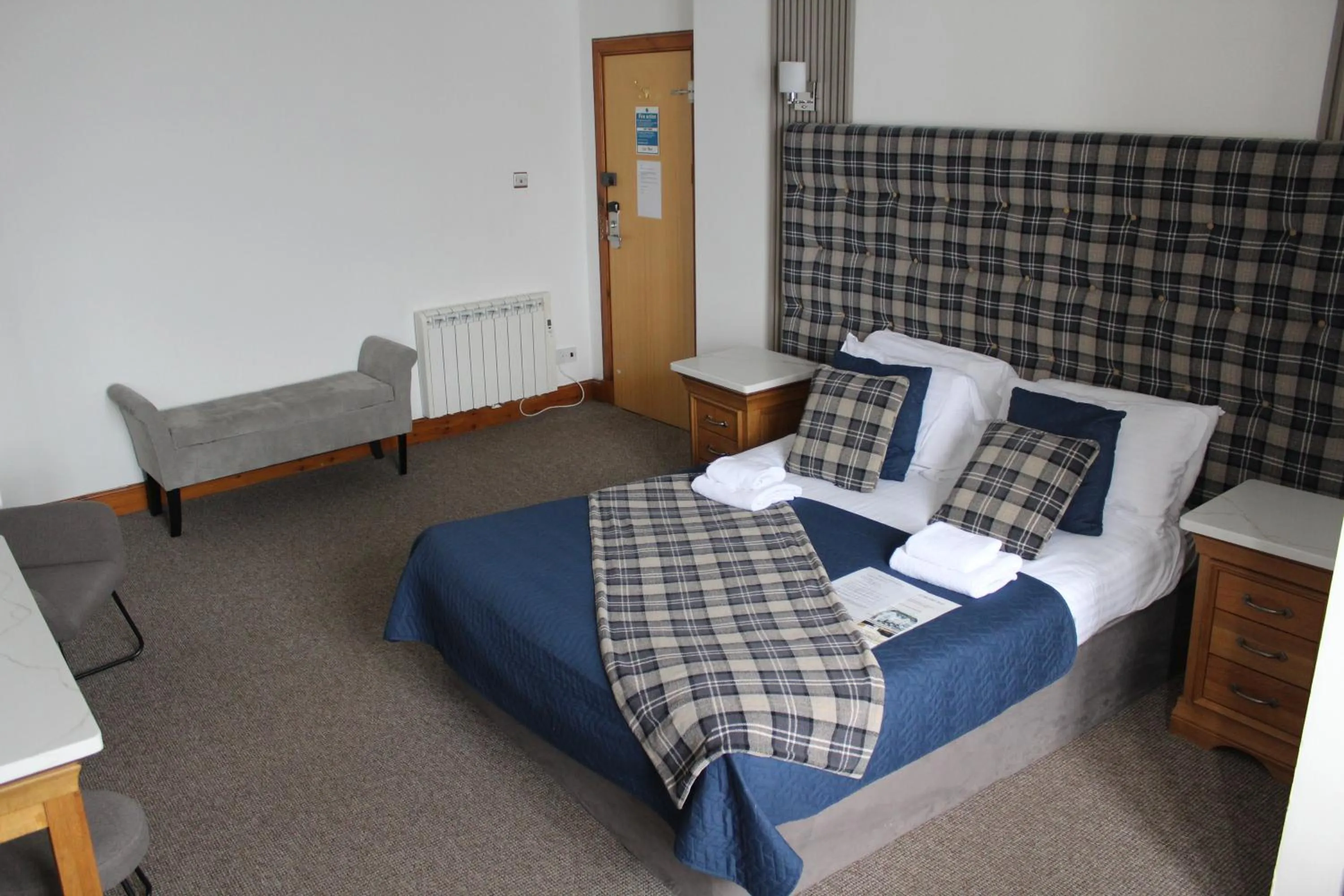 Bedroom, Bed in The Grey Gull Hotel