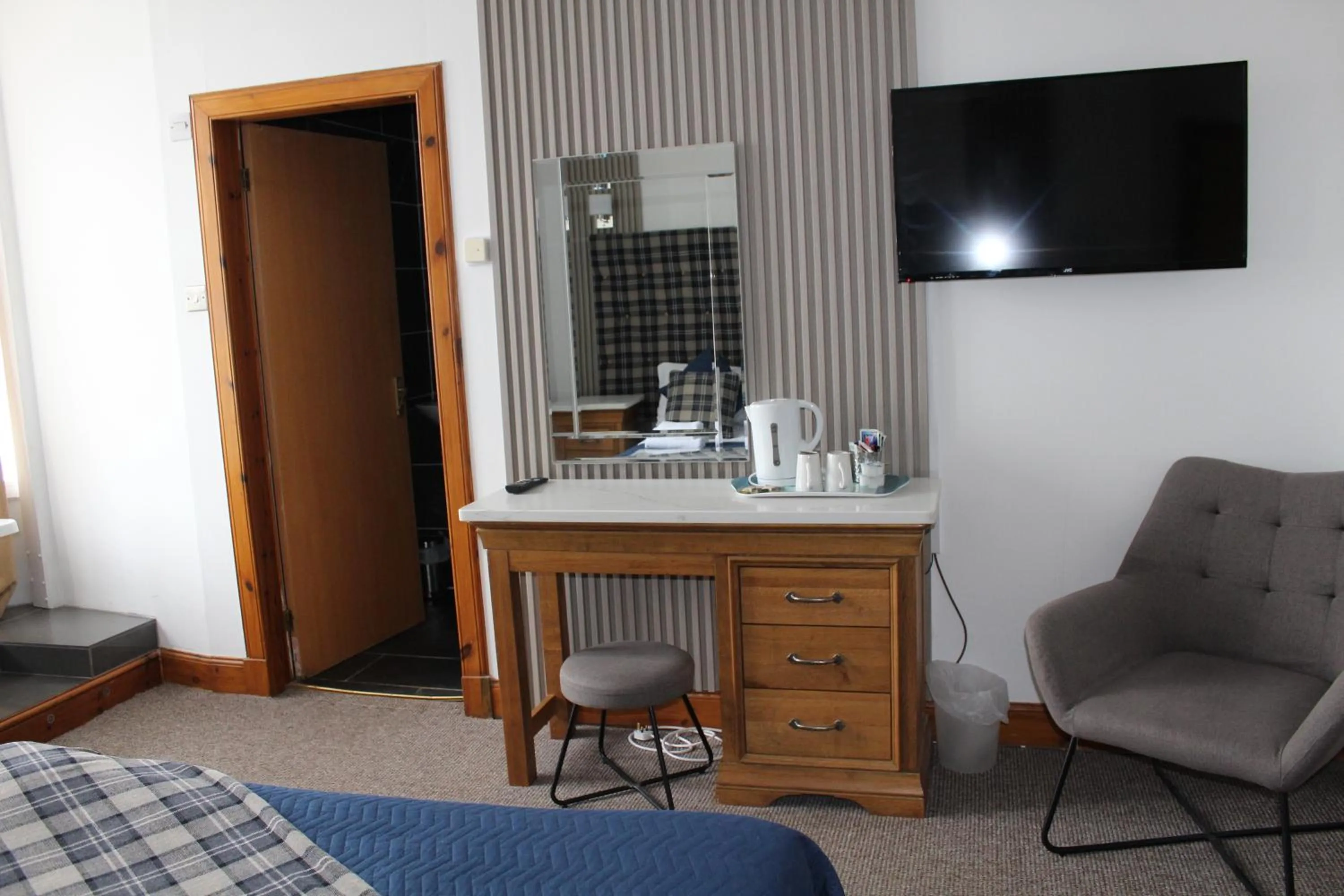 Bedroom, Bed in The Grey Gull Hotel