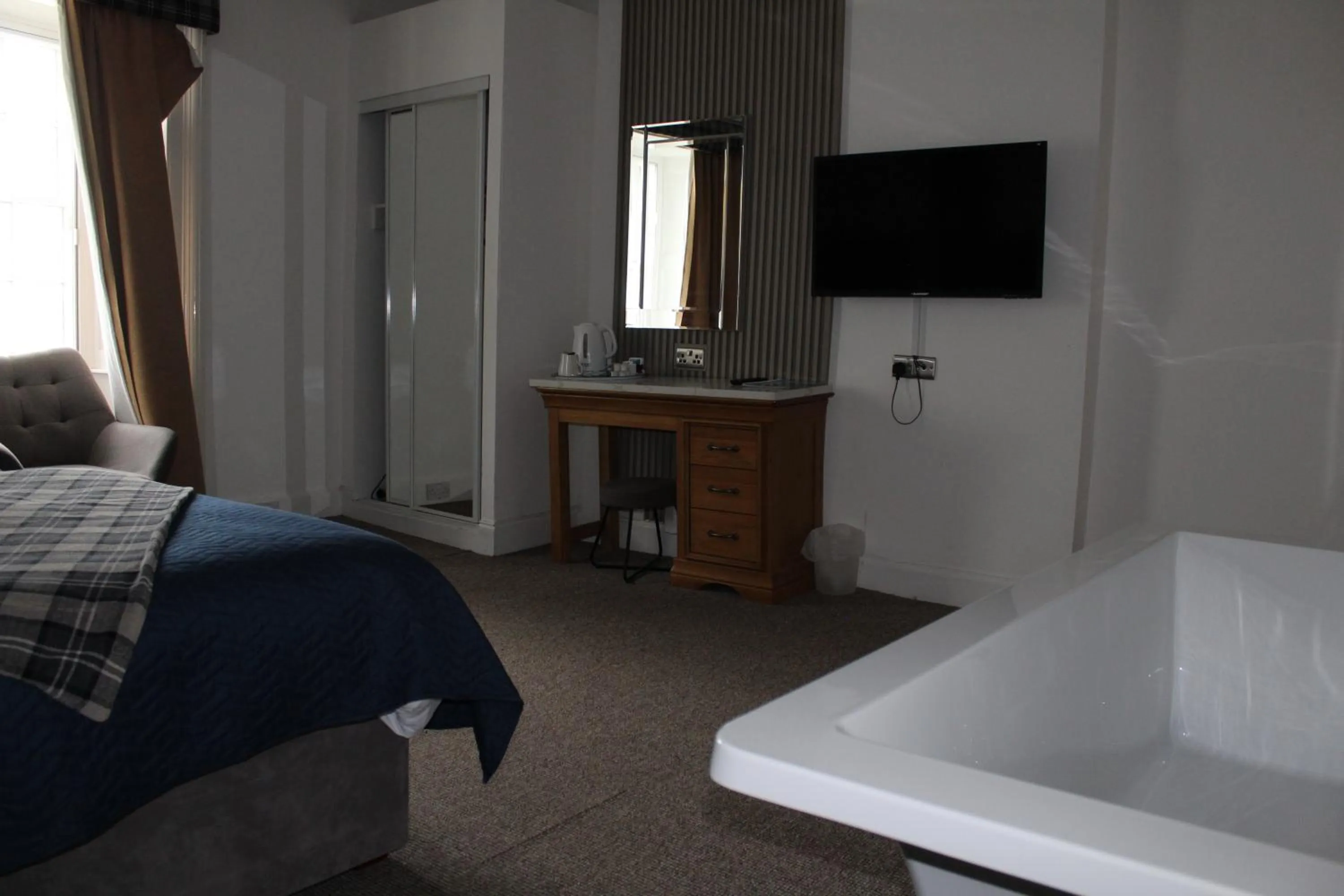 Bedroom, Bed in The Grey Gull Hotel