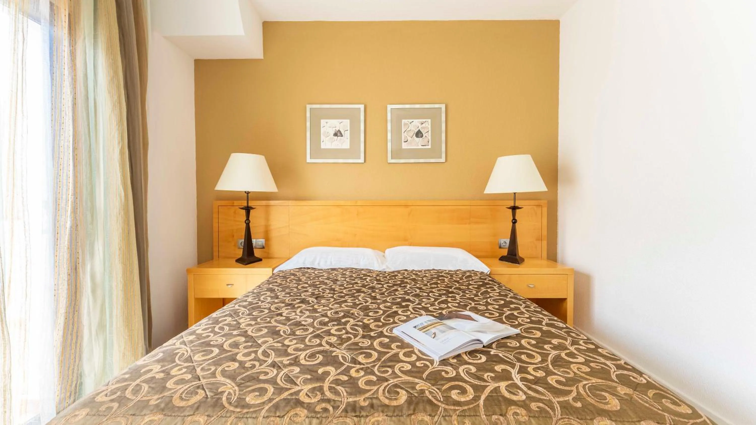 Bedroom, Bed in Ona Hollywood Mirage