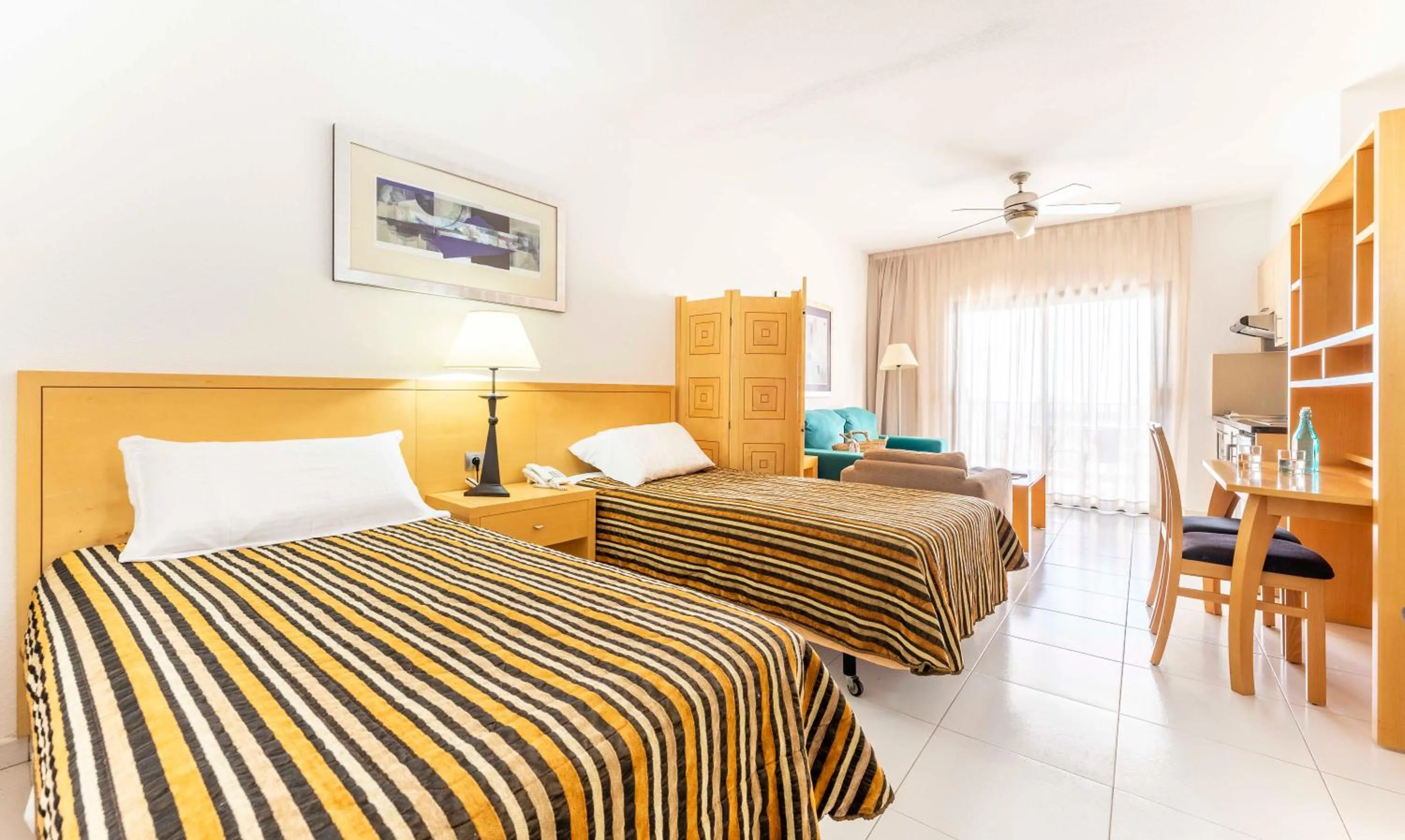 Bedroom, Bed in Ona Hollywood Mirage