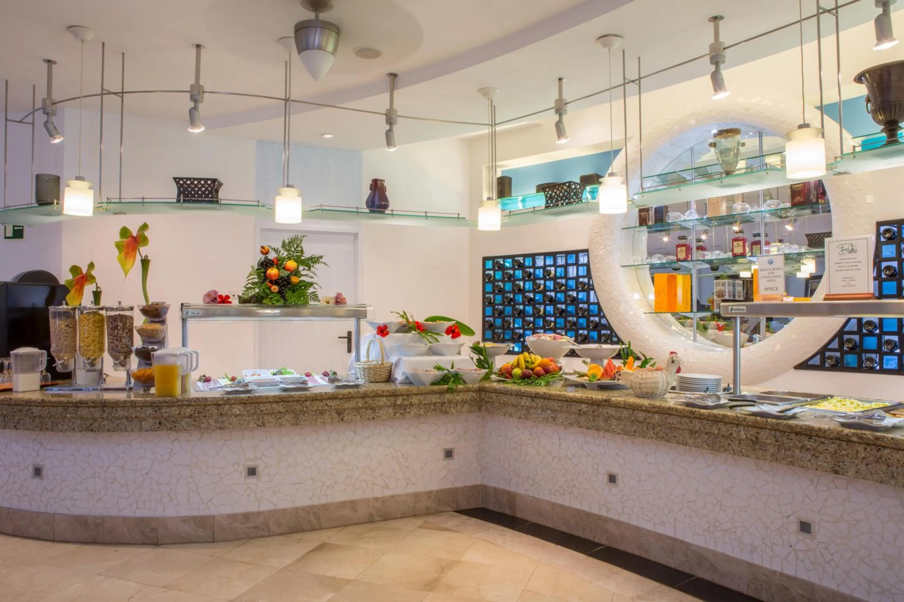 On site in Ona Hollywood Mirage