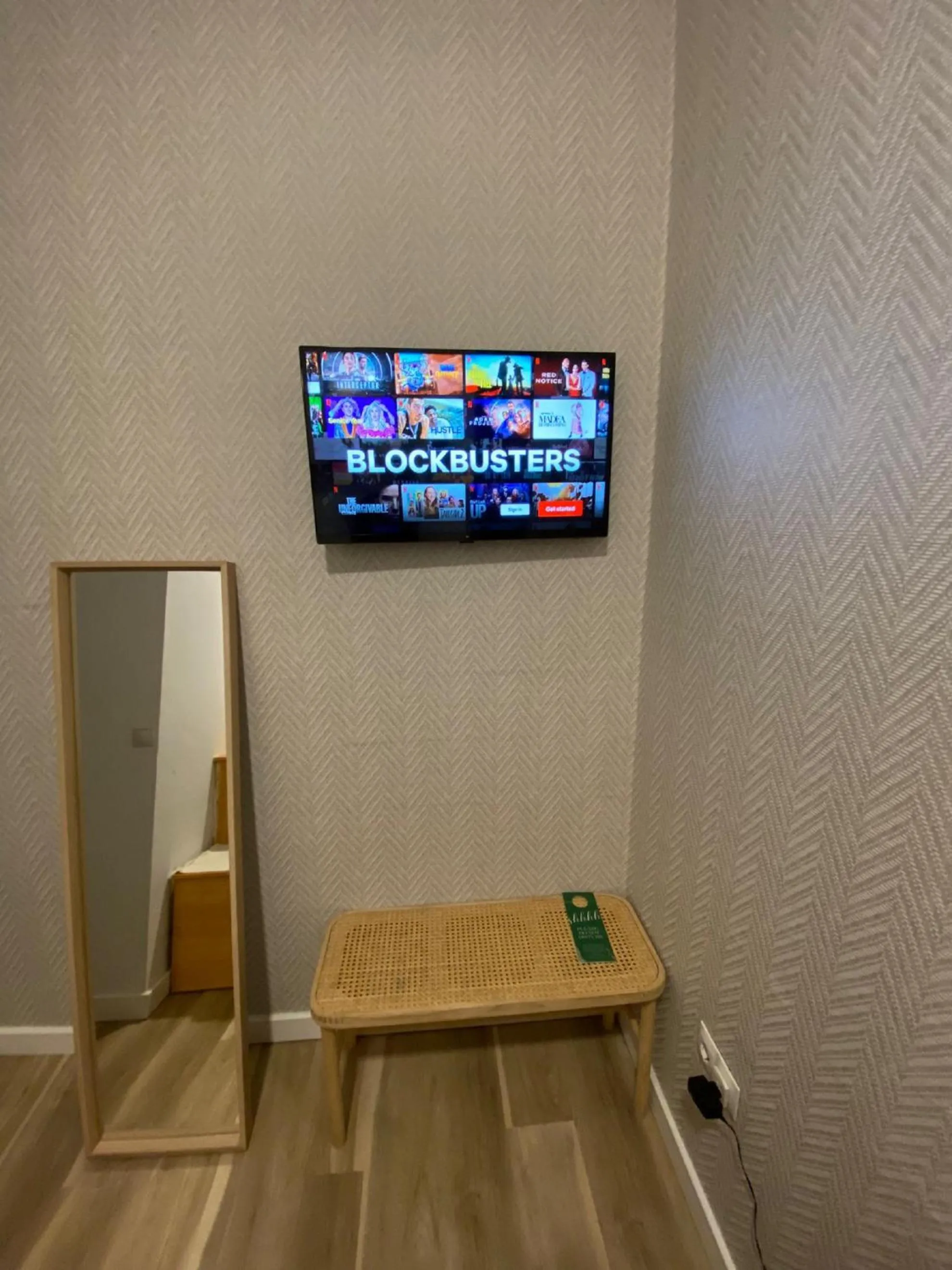 TV and multimedia in The Urban Jungle Hostel