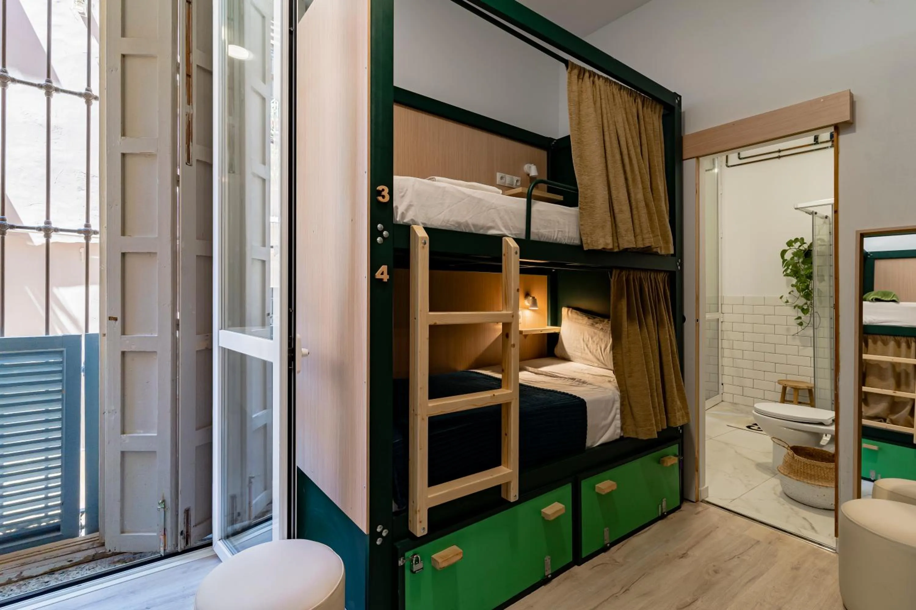 Bathroom, Bed in The Urban Jungle Hostel