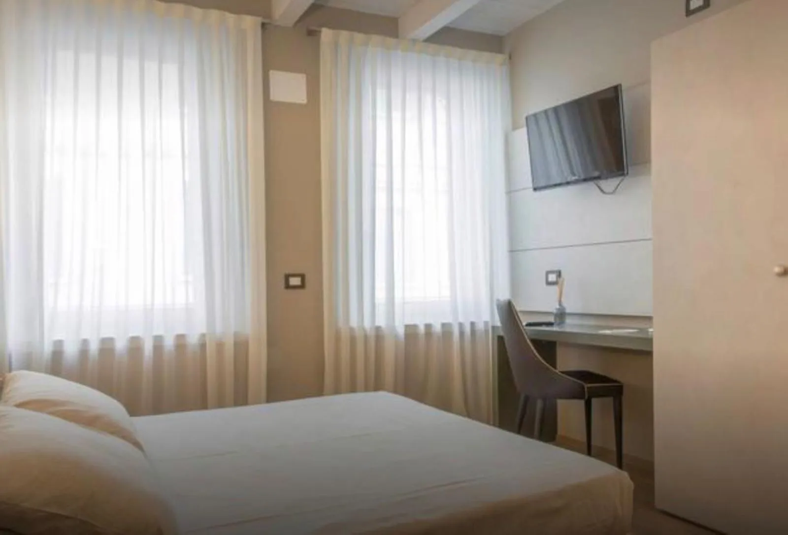 Photo of the whole room, Bed in Accademia 21