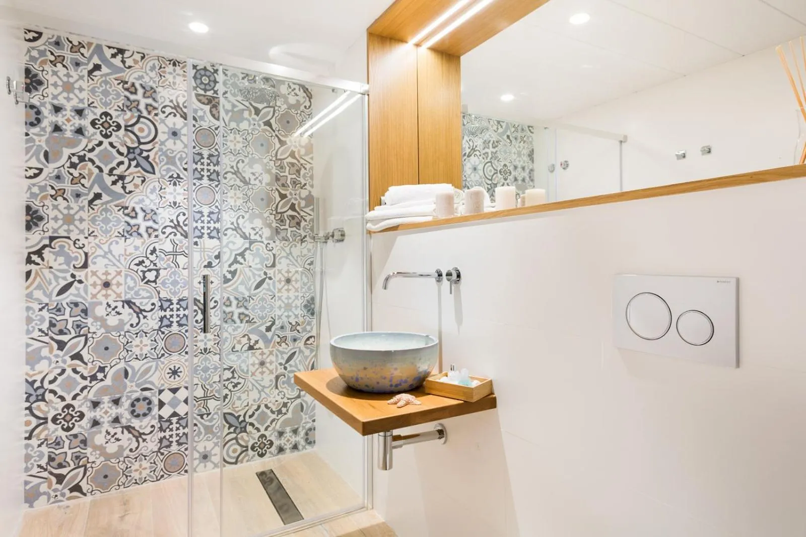 Bathroom in Apartamentos Porta Coeli