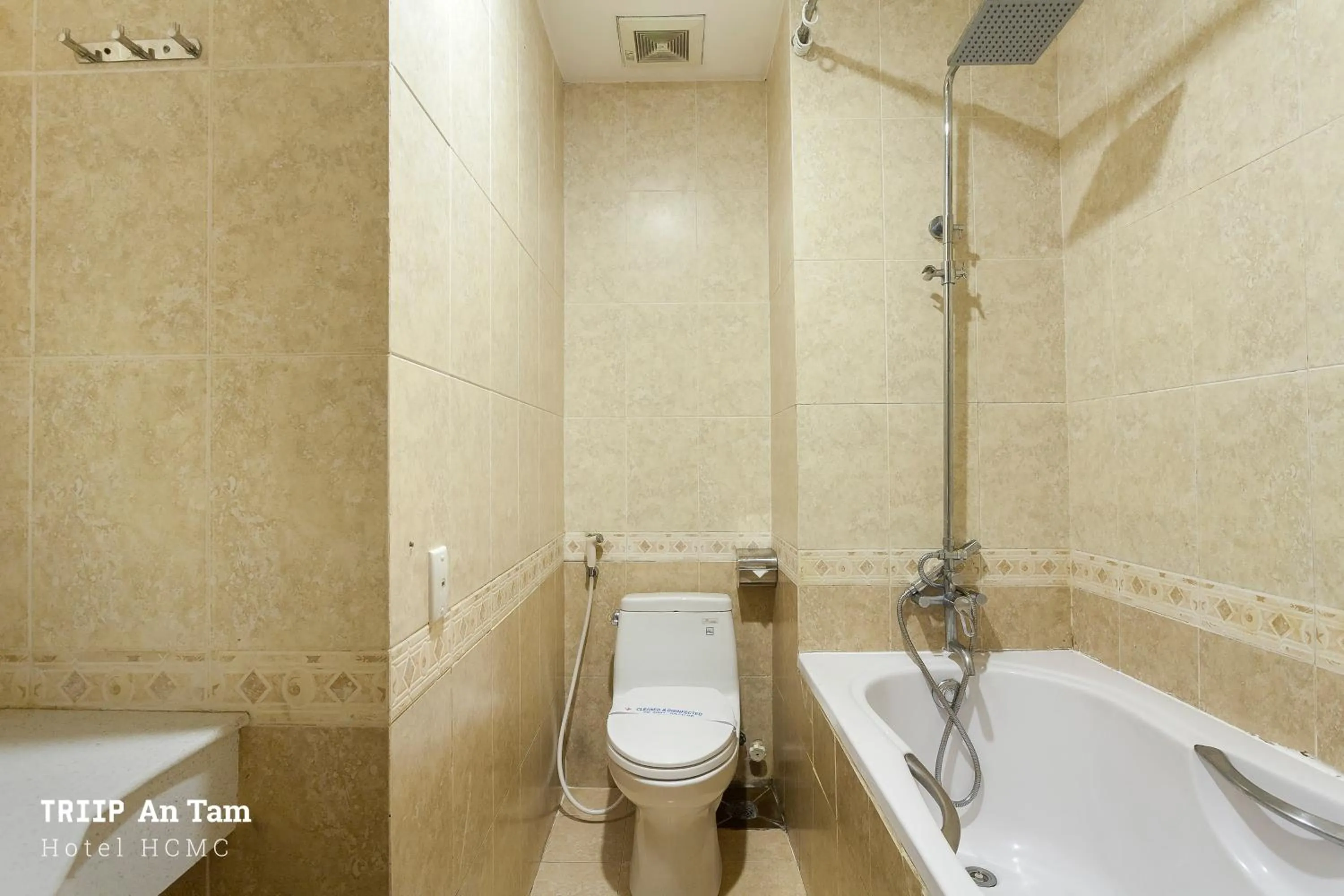 Shower in Mays Hotel- Ben Thanh