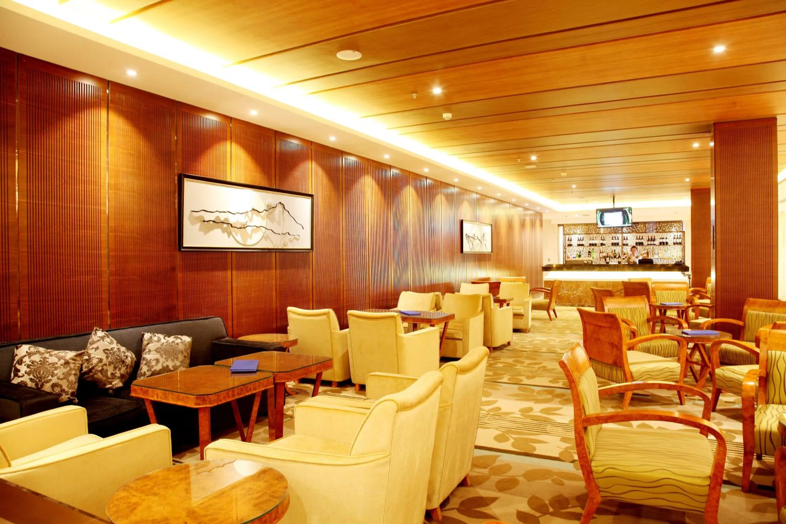 Lounge or bar in Ramada by Wyndham Beijing Airport