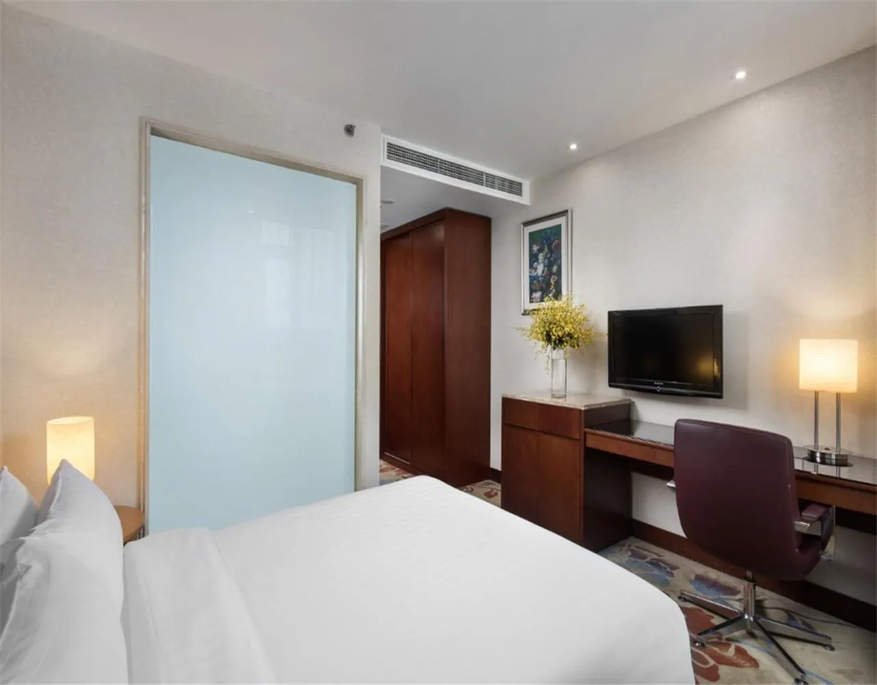 Bedroom, Bed in Ramada by Wyndham Beijing Airport
