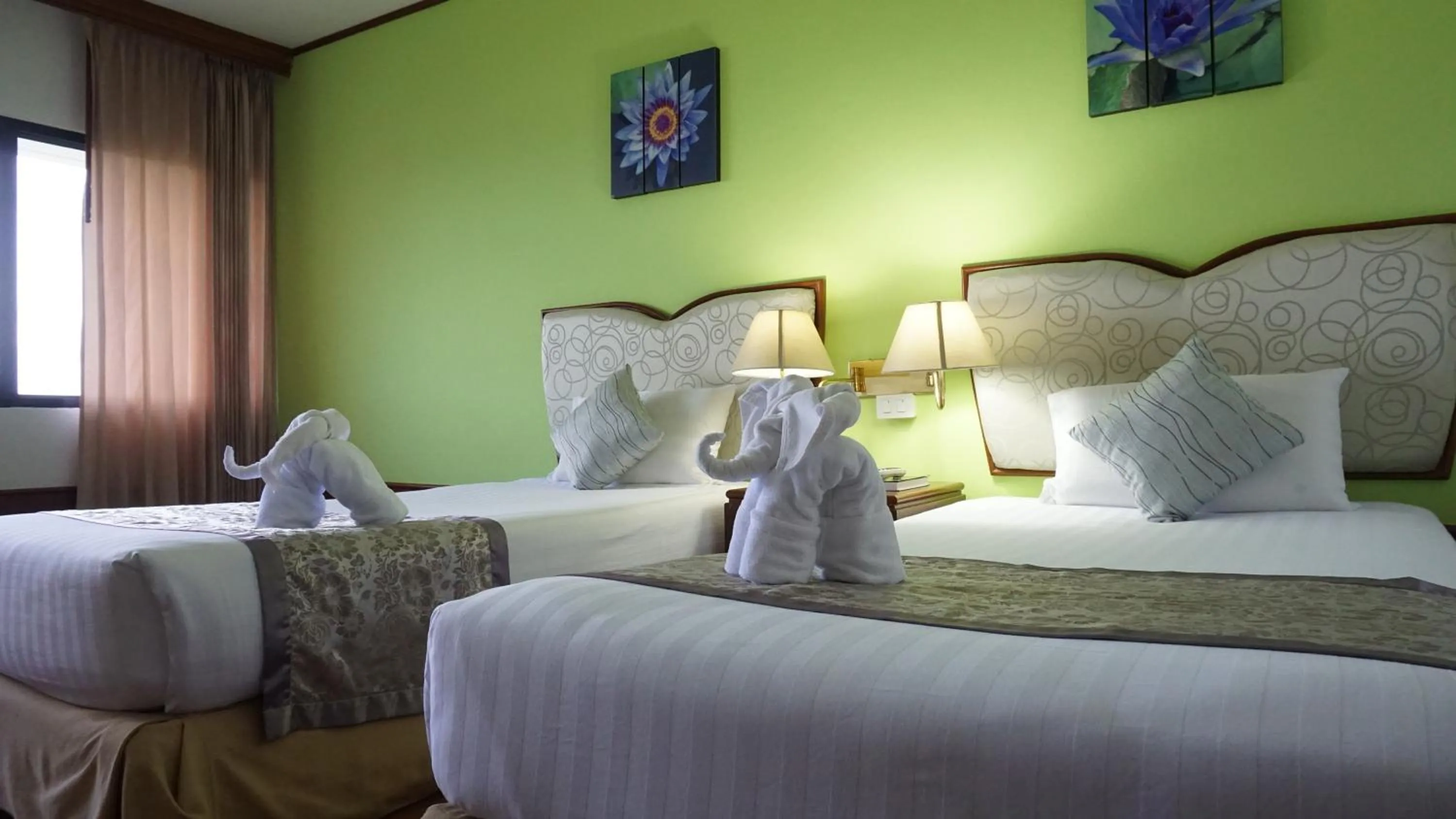 Bed in Wattana Park Hotel