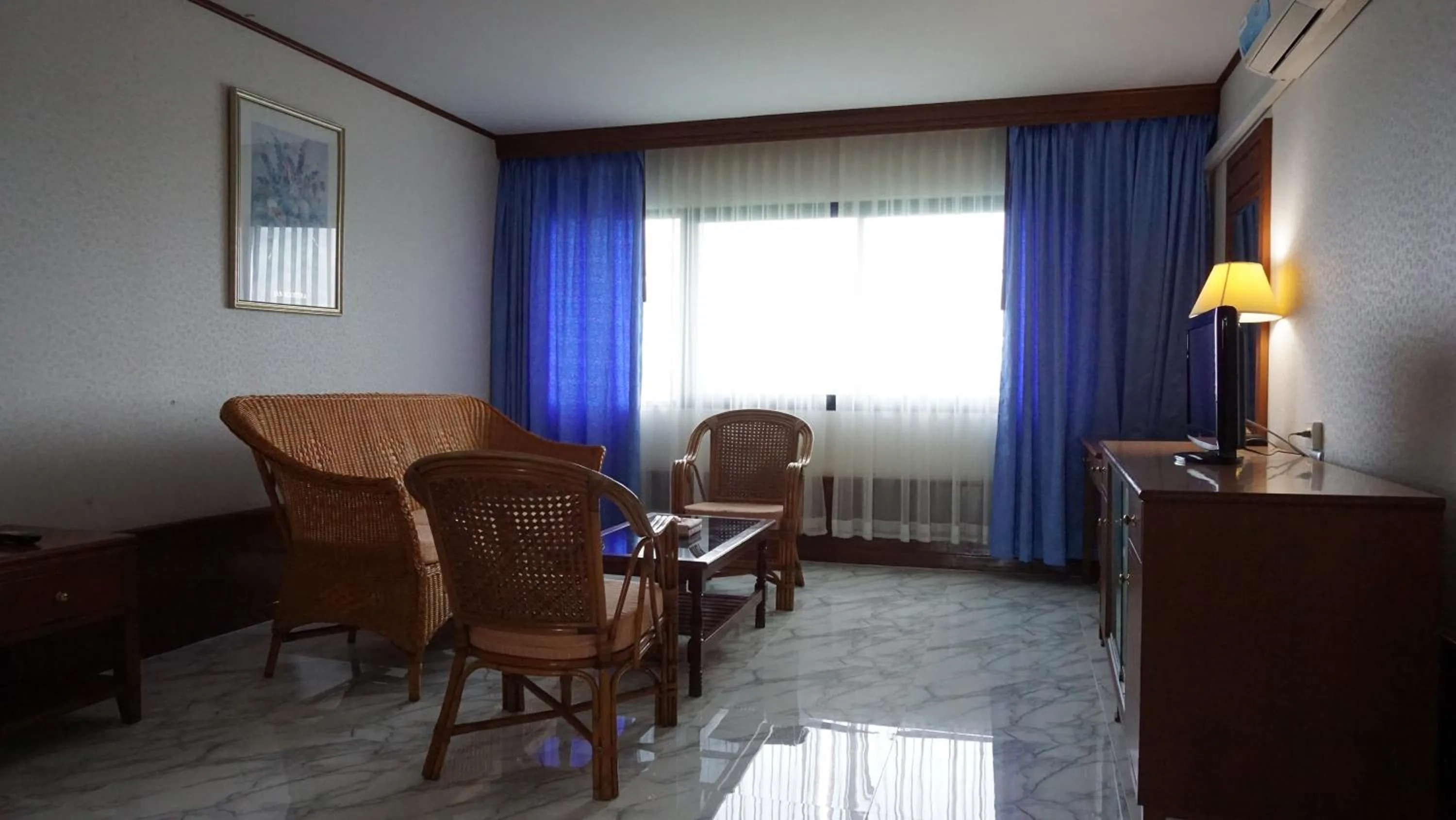 Living room in Wattana Park Hotel