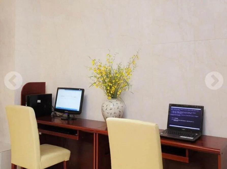 Communal lounge/ TV room in Kim Yen Hotel