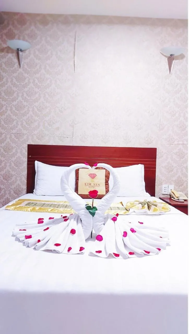 Photo of the whole room, Bed in Kim Yen Hotel