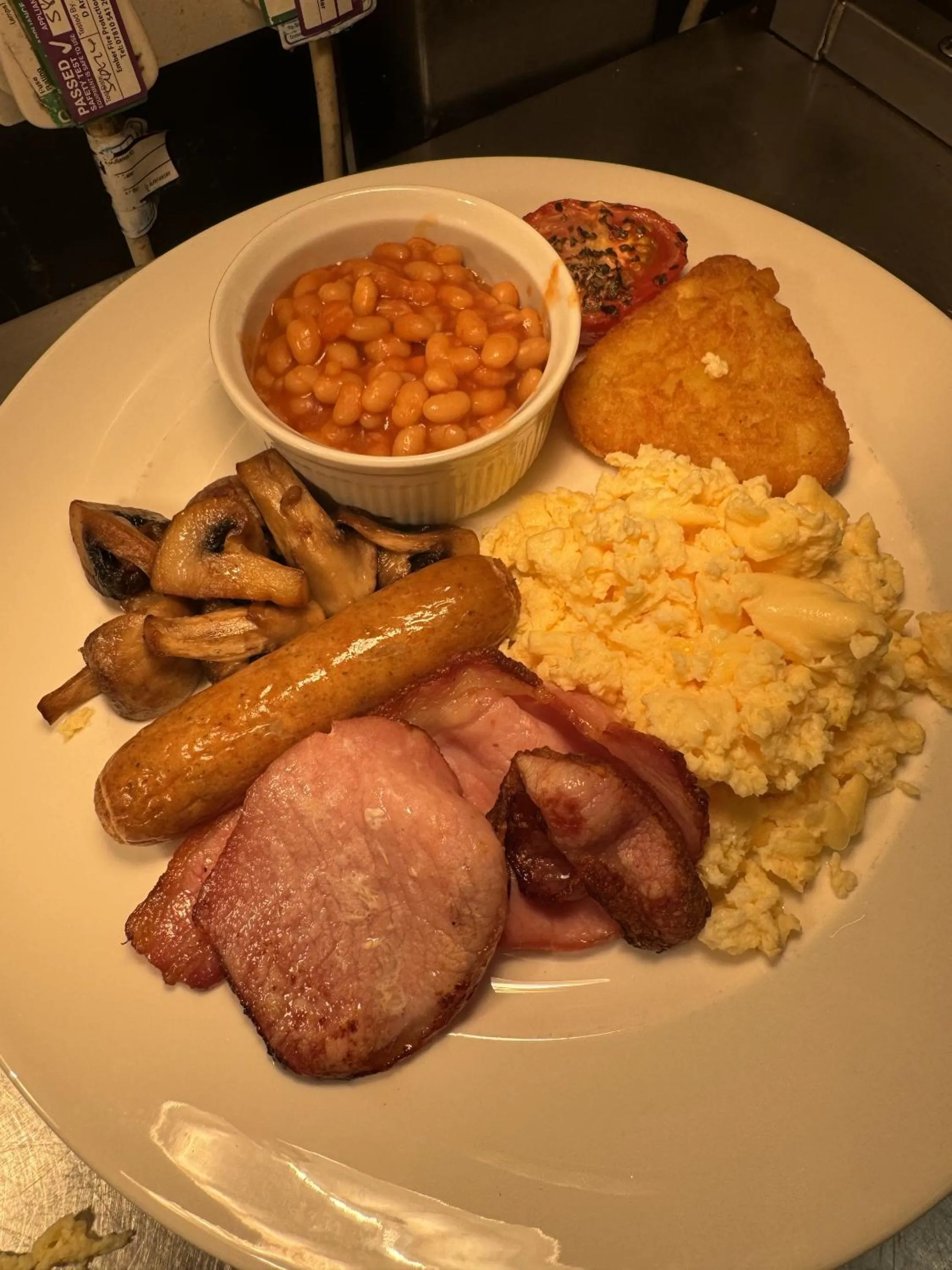 Breakfast in Ye Olde Robin Hood Inn