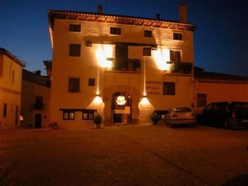 Facade/entrance in Hotel Restaurante Doña Anita