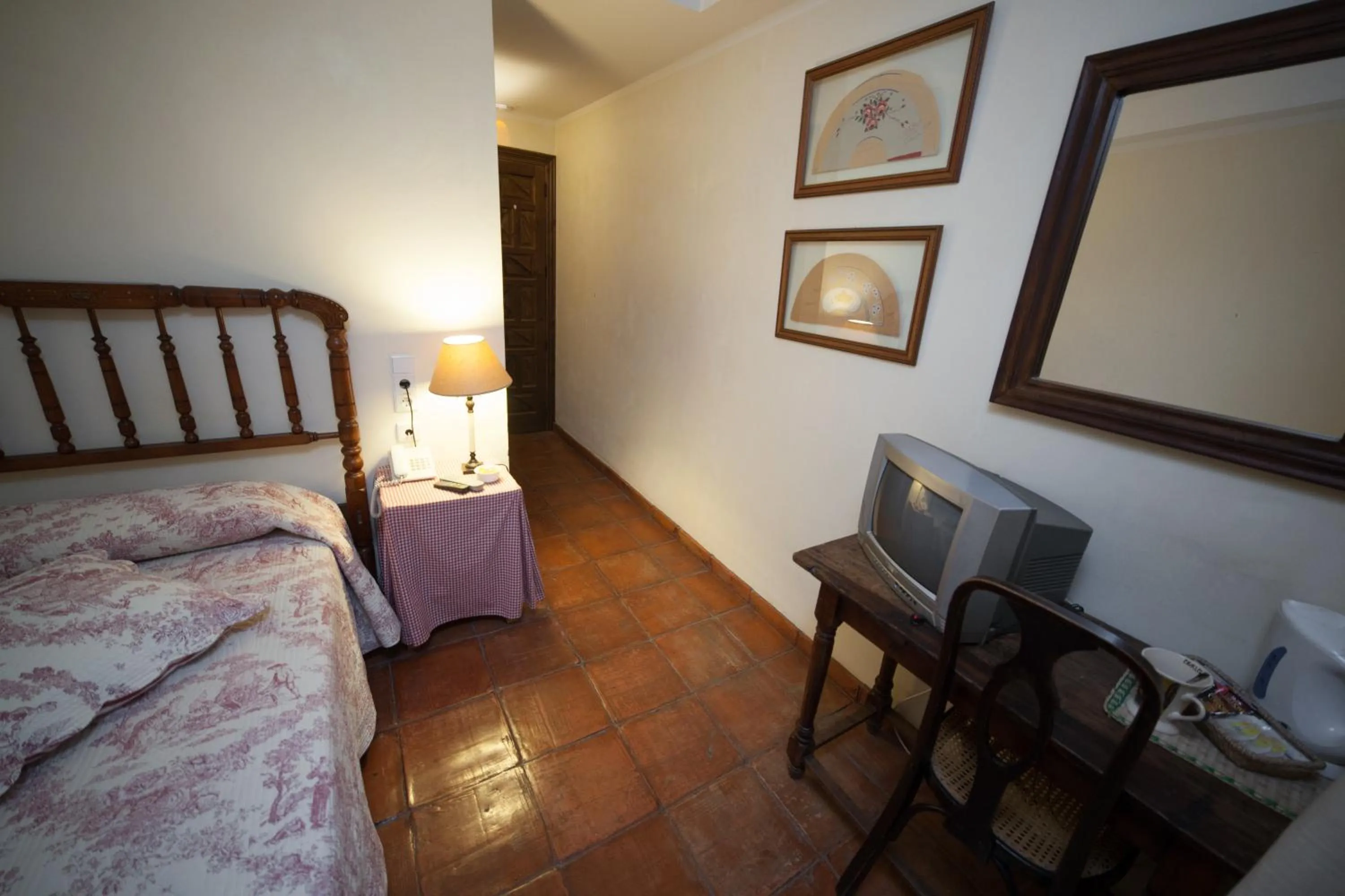 Decorative detail, Bed in Hotel Restaurante Doña Anita