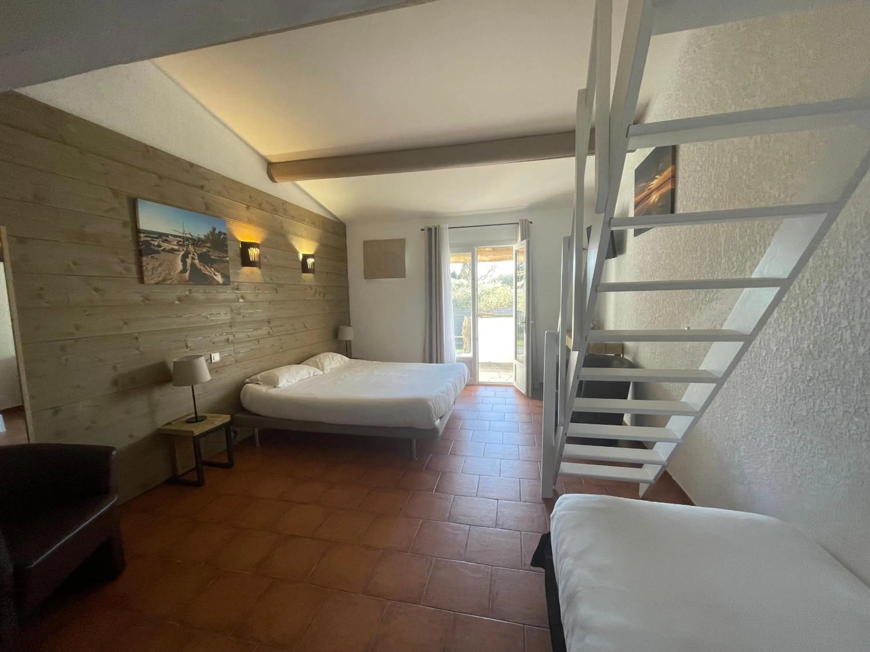 Bed in Mas Des Salicornes