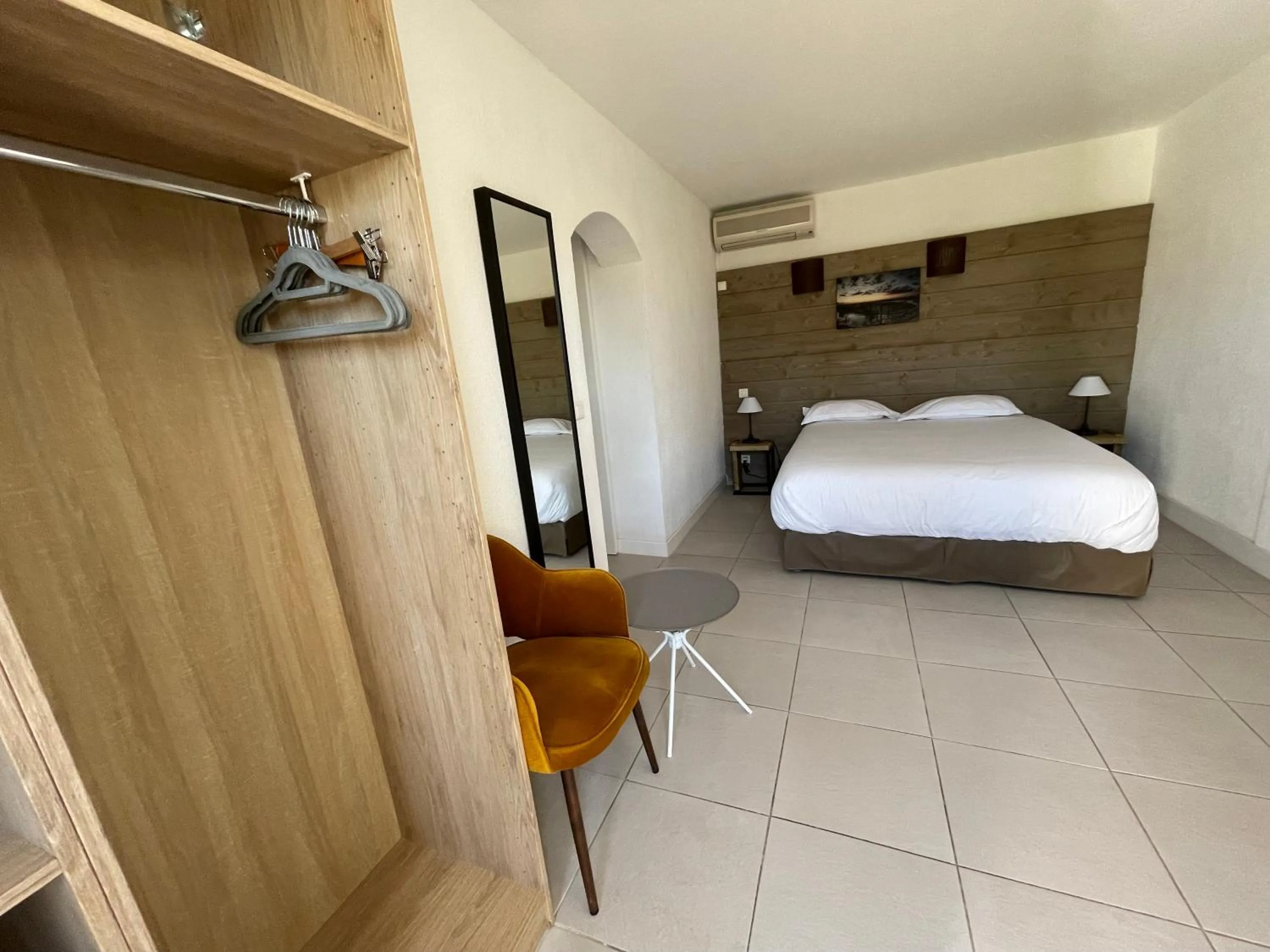 Bed in Mas Des Salicornes