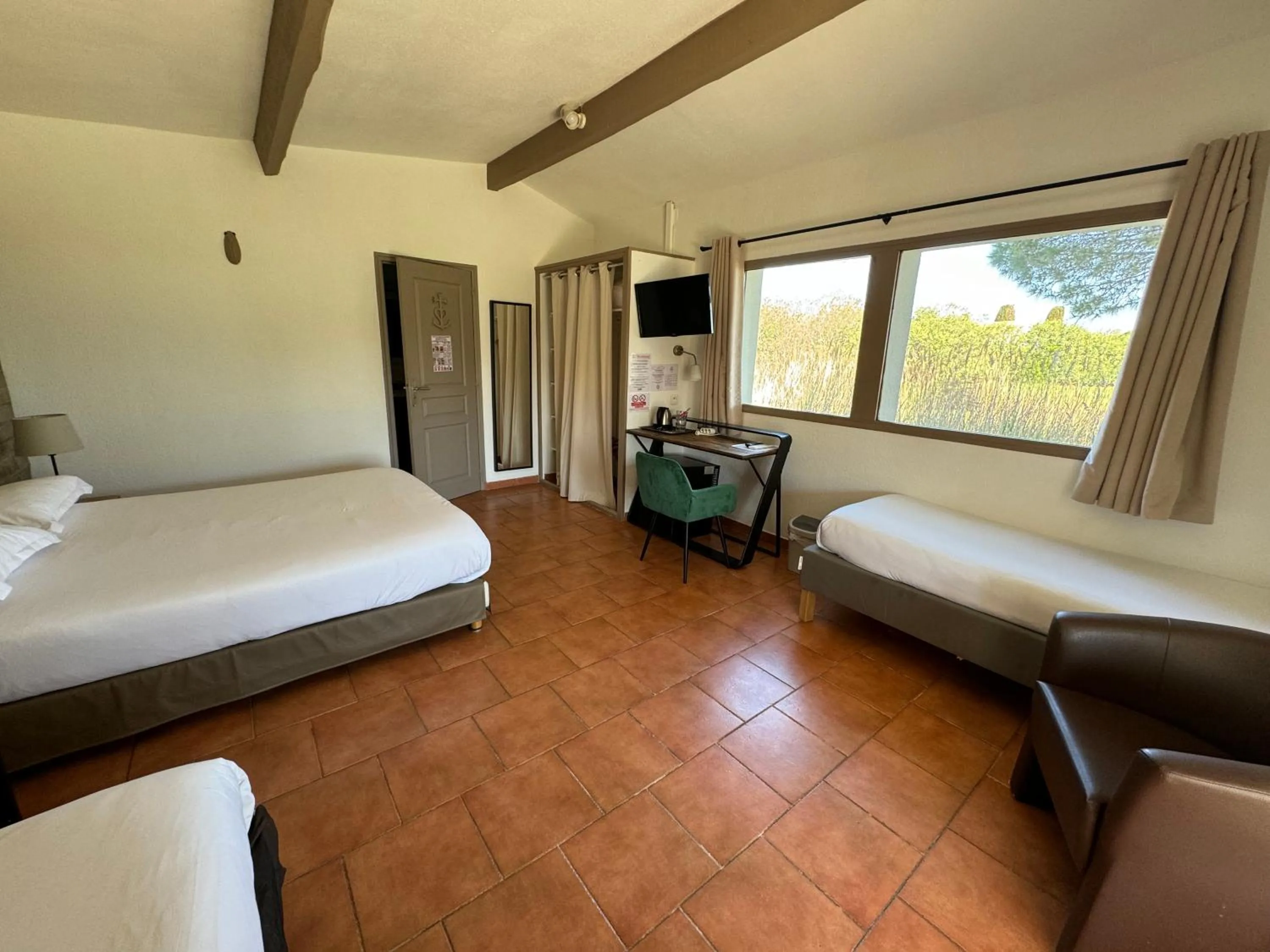 Bed in Mas Des Salicornes