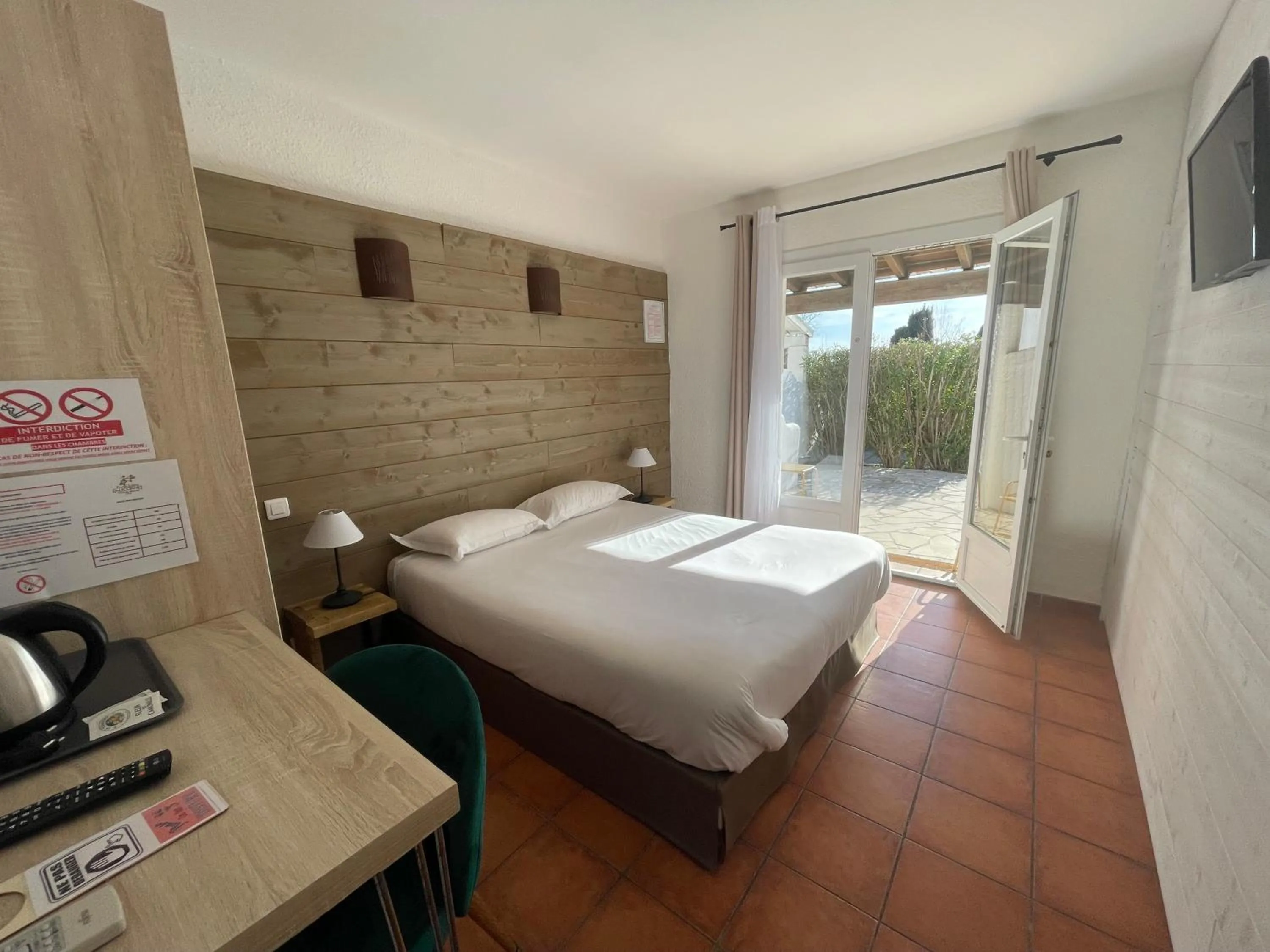 Bed in Mas Des Salicornes