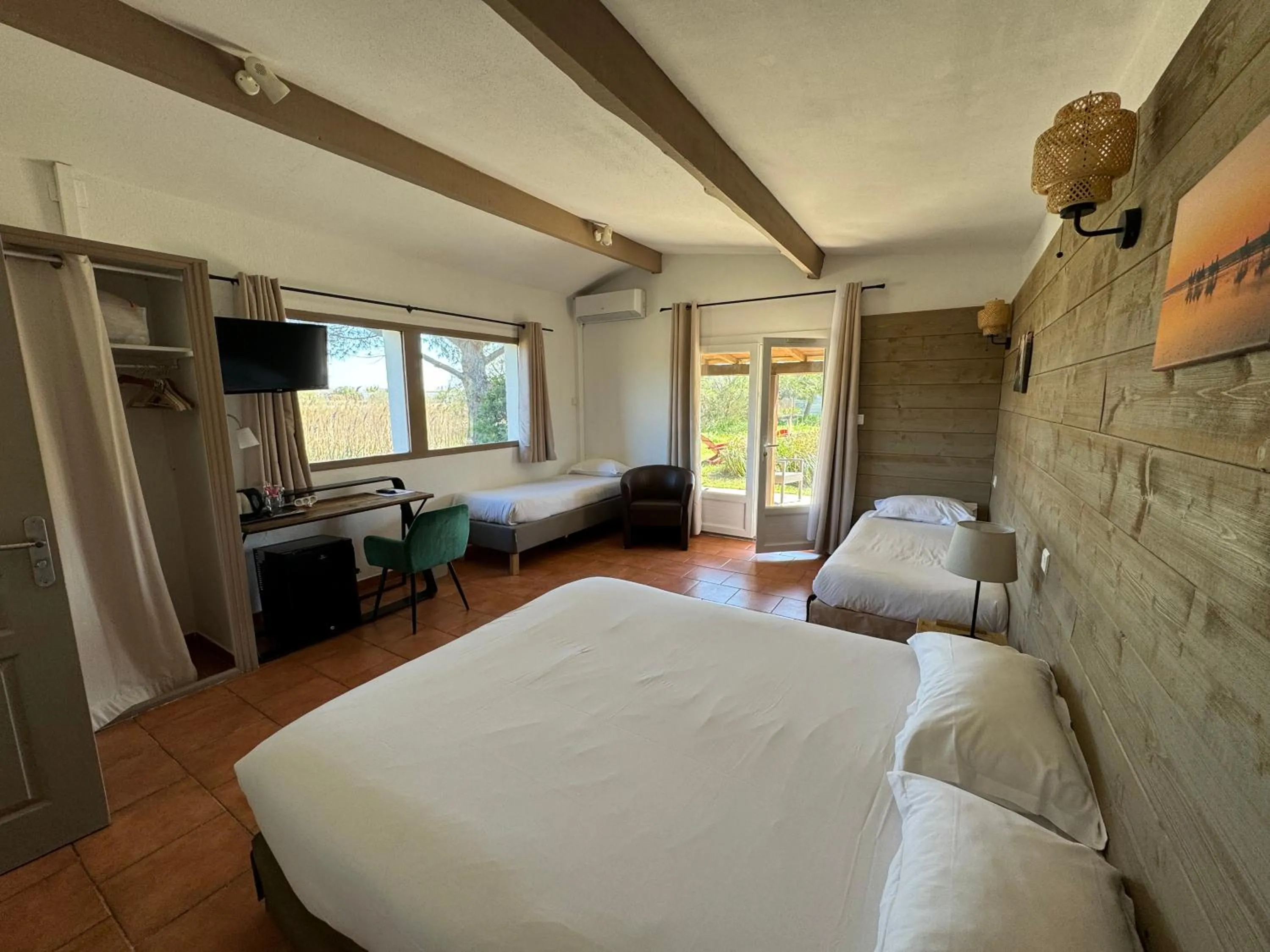 Bed in Mas Des Salicornes