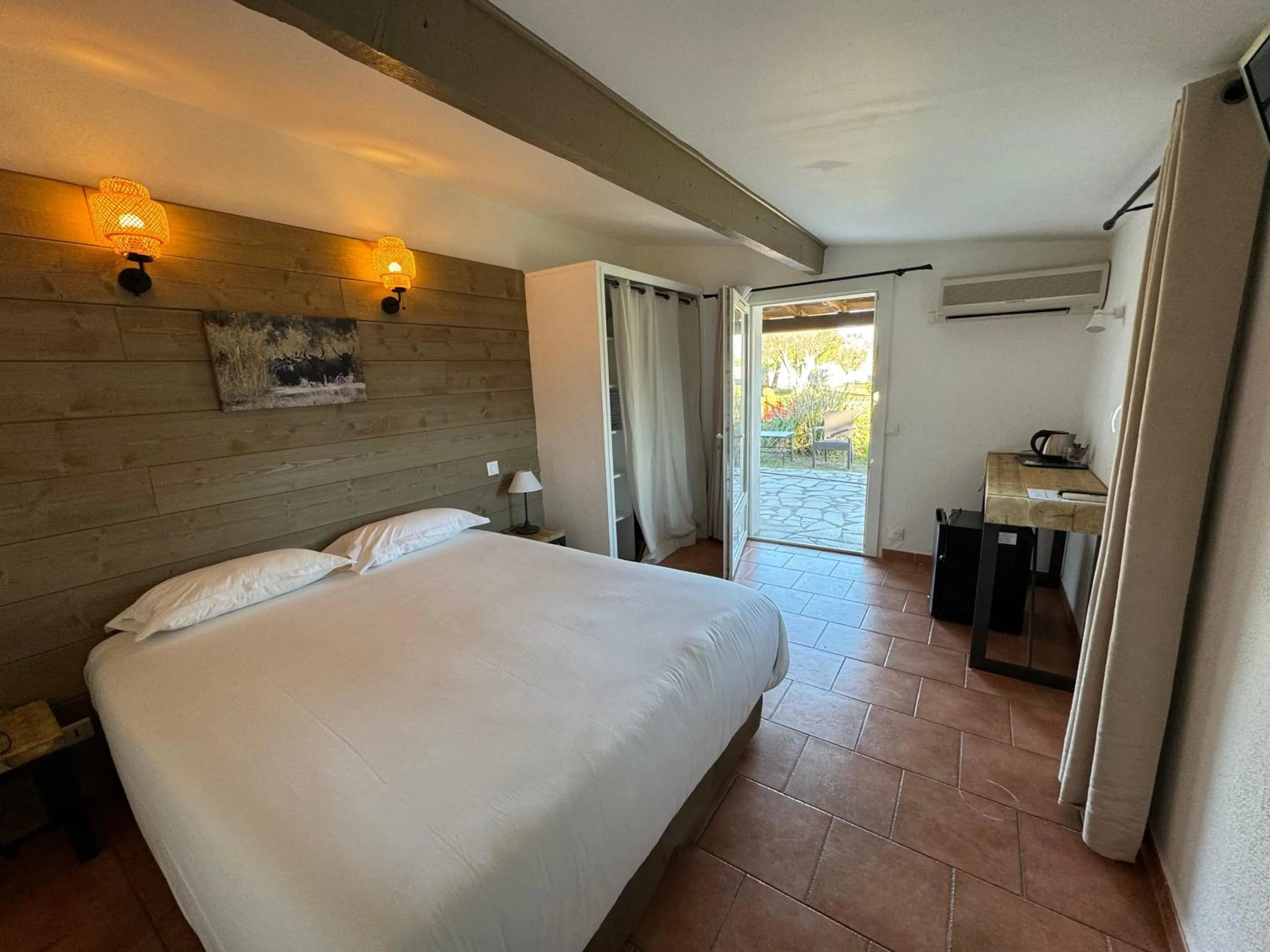 Bed in Mas Des Salicornes