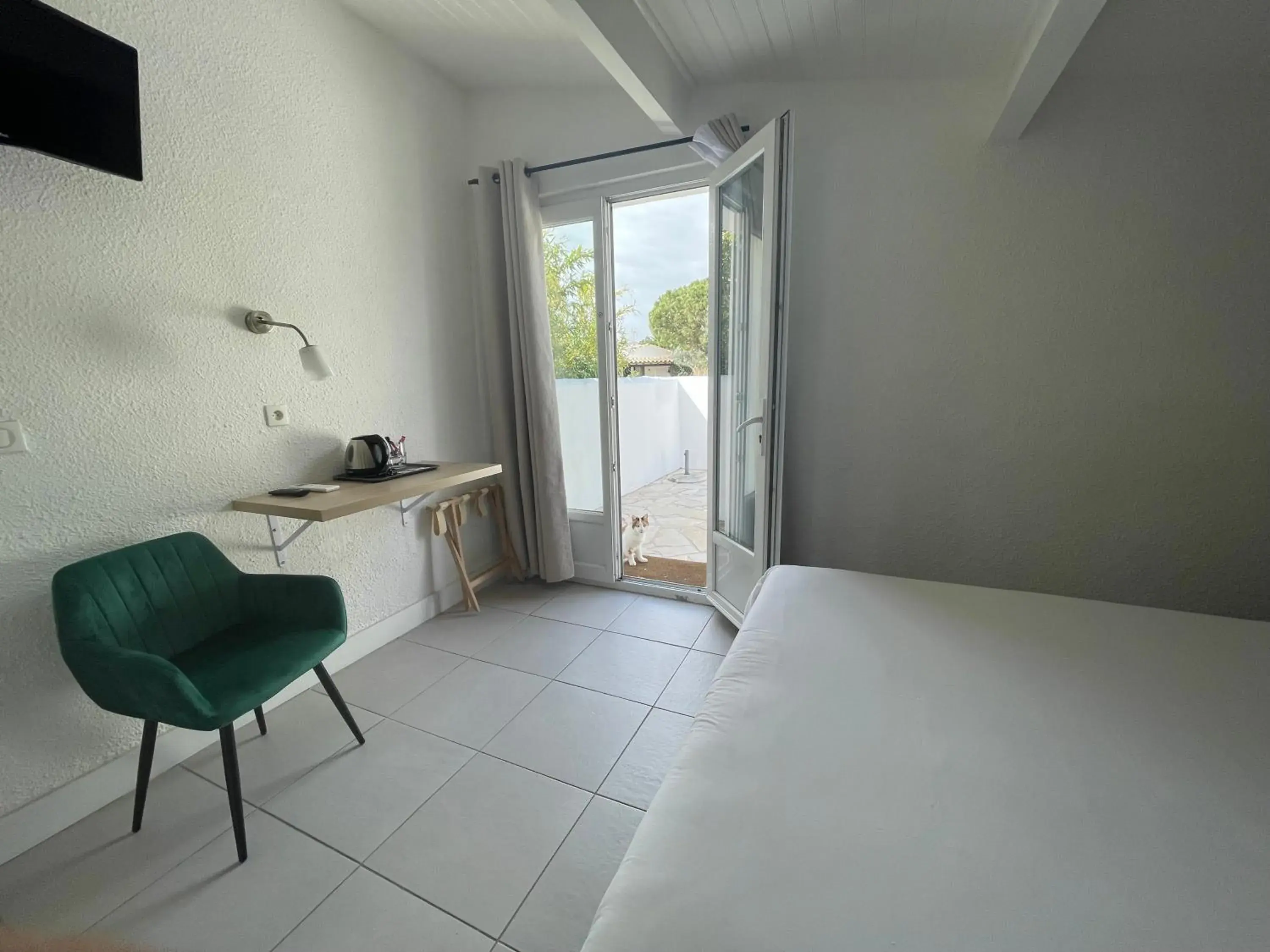 Classic Double Room in Mas Des Salicornes Classic Double Room in Mas Des Salicornes