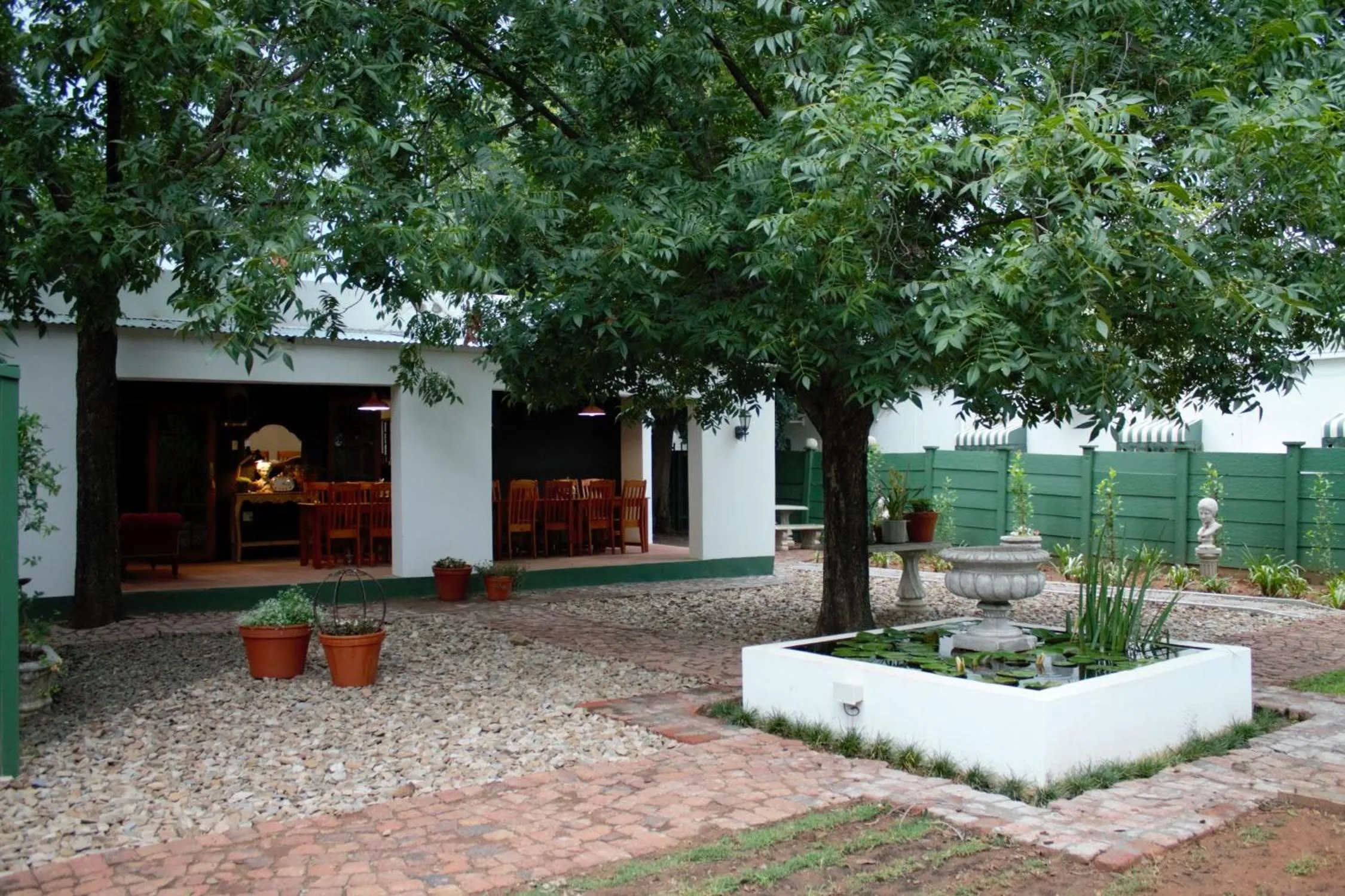 Restaurant/places to eat in Lockerbie Lodge