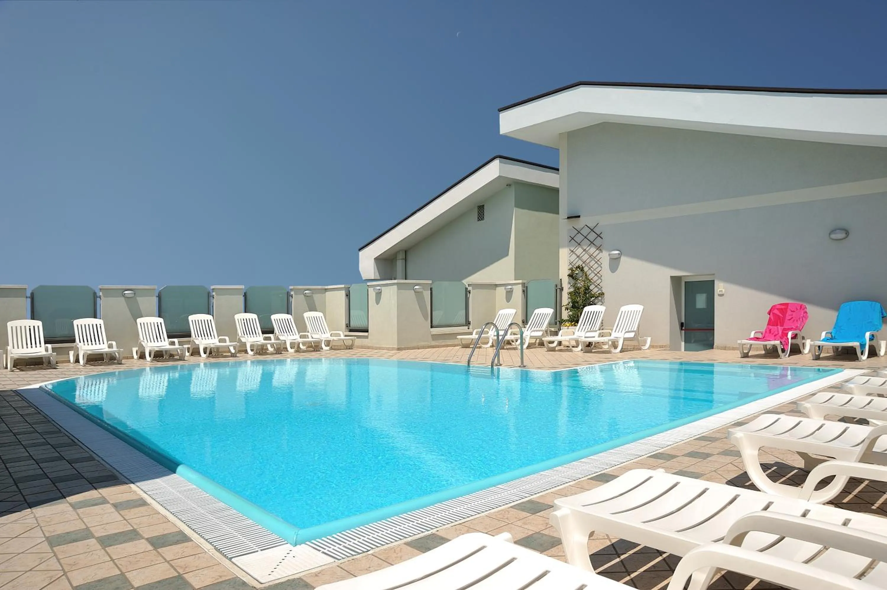 Swimming pool in Hotel Principe