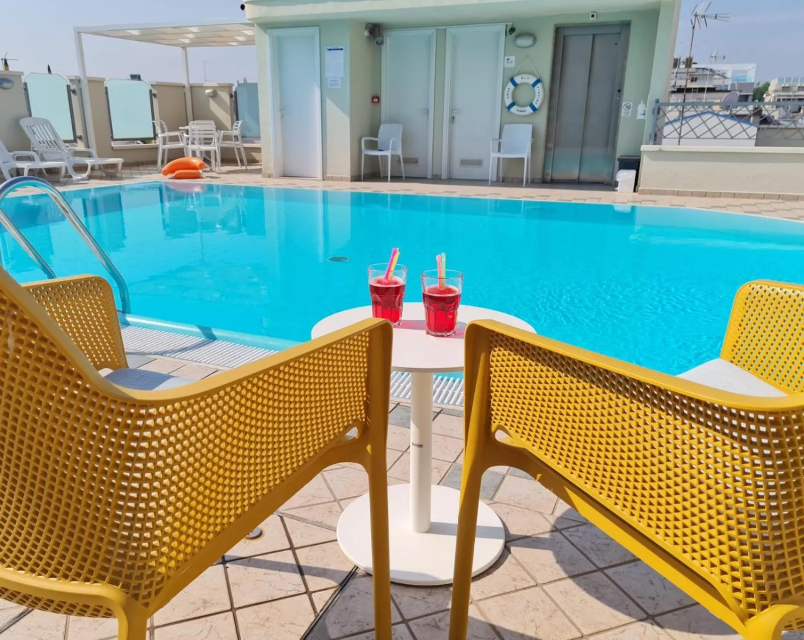 Swimming pool in Hotel Principe