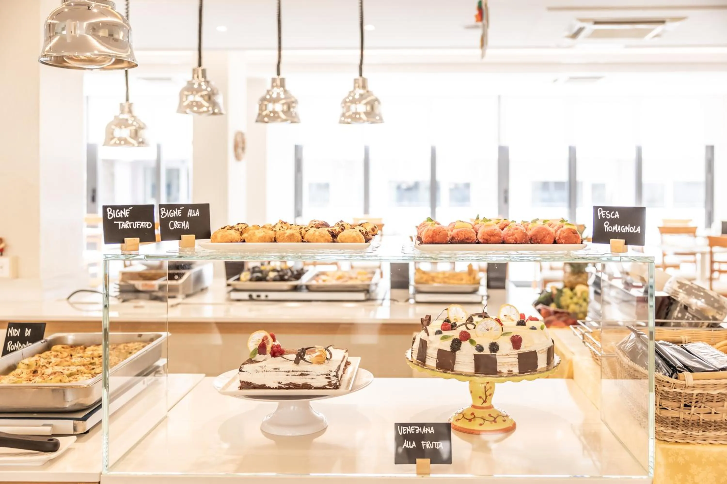 Restaurant/places to eat in Hotel Principe