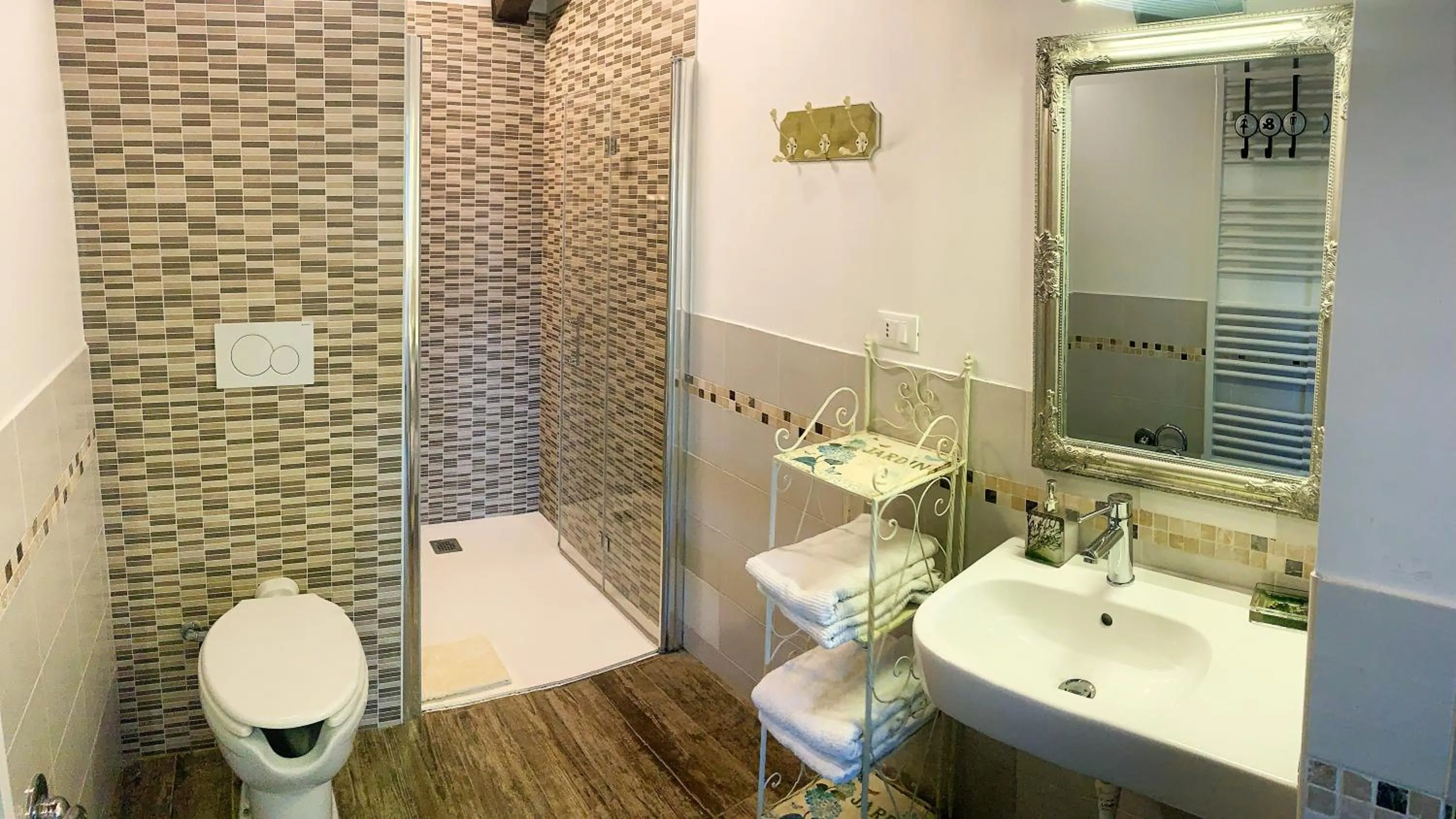 Shower in Villa ai Tigli Venice Airport Rooms Keyless&Self Check in