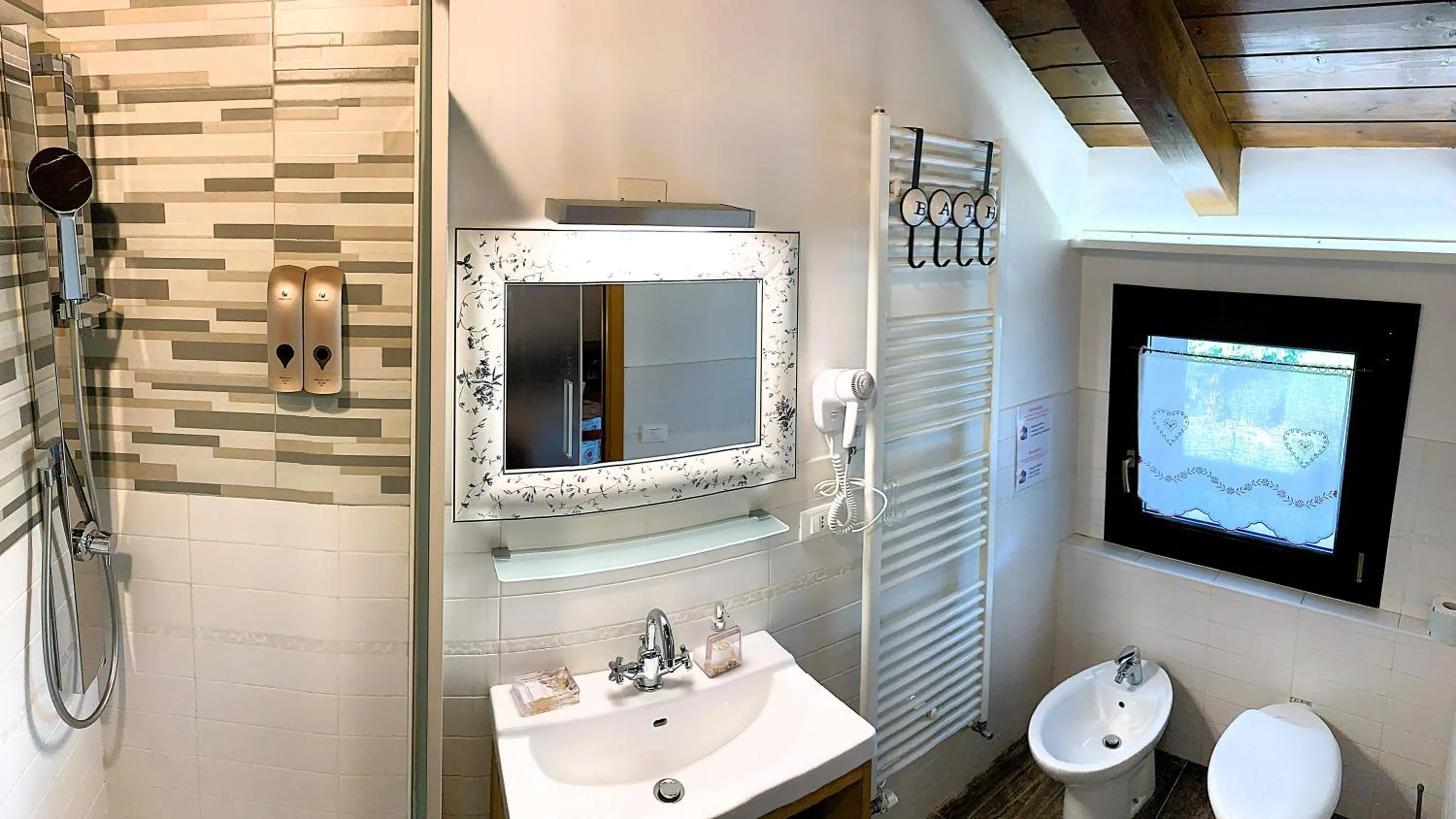 Bathroom in Villa ai Tigli Venice Airport Rooms Keyless&Self Check in