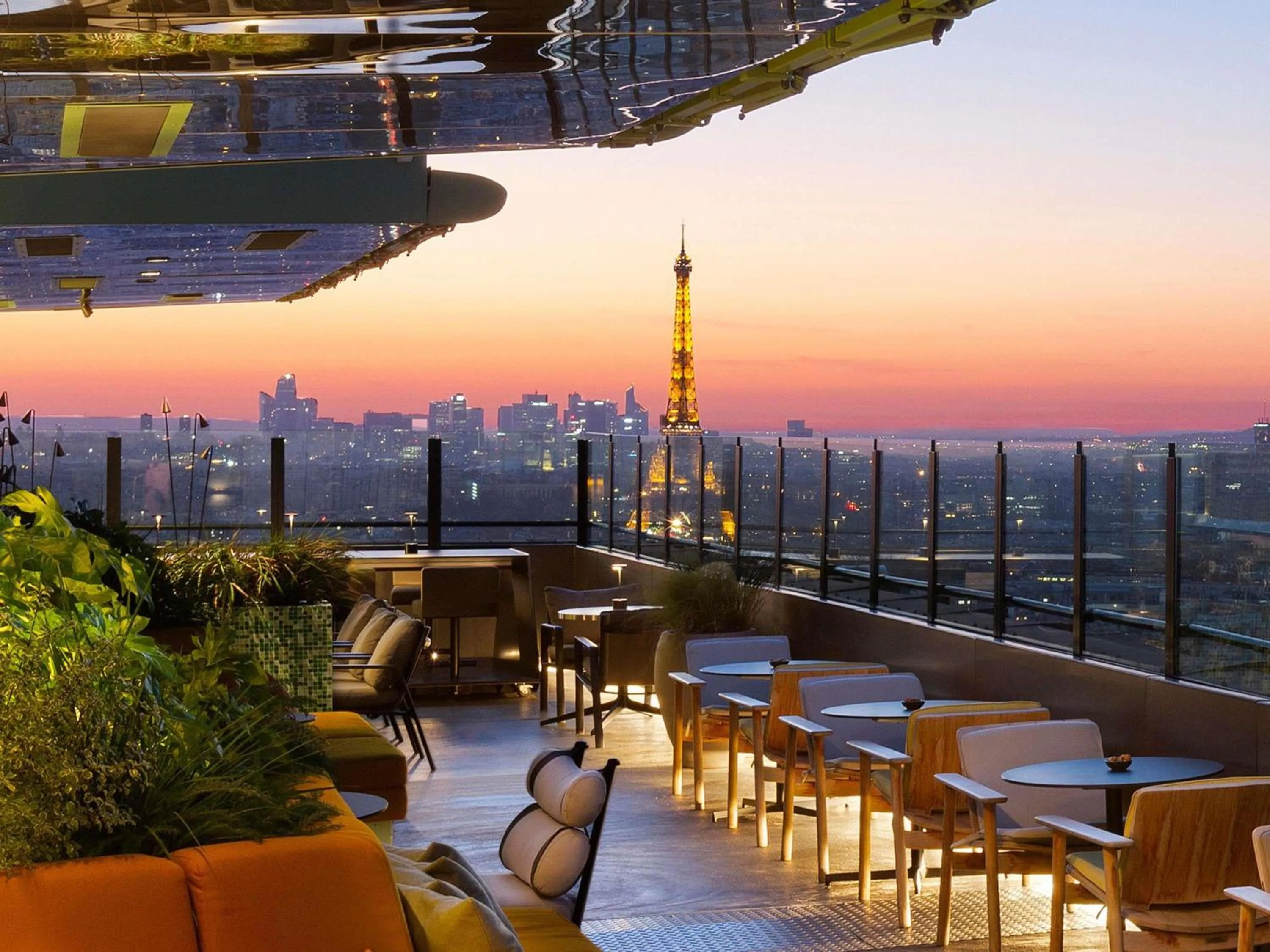 Lounge or bar in Pullman Paris Montparnasse