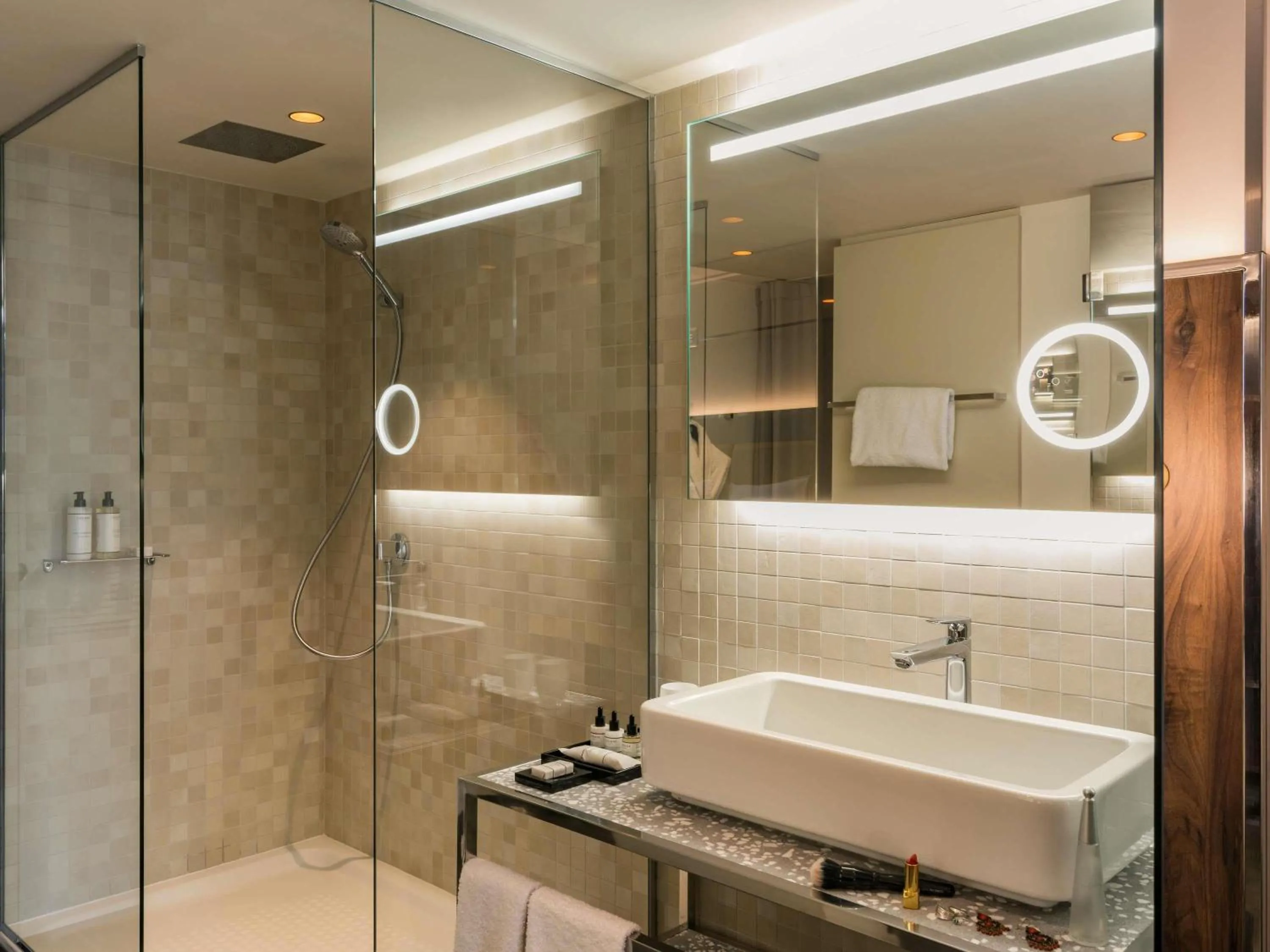 Bedroom in Pullman Paris Montparnasse