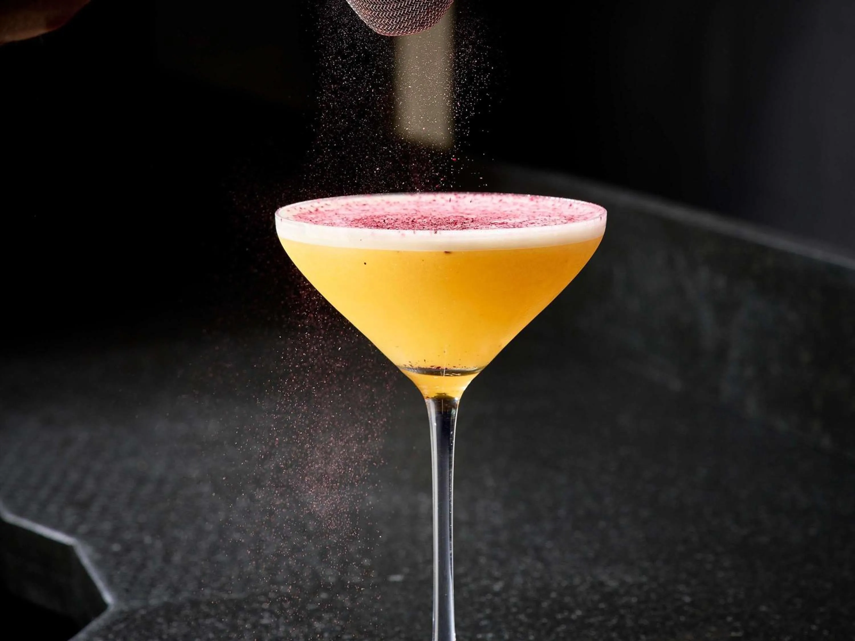 Lounge or bar in Pullman Paris Montparnasse