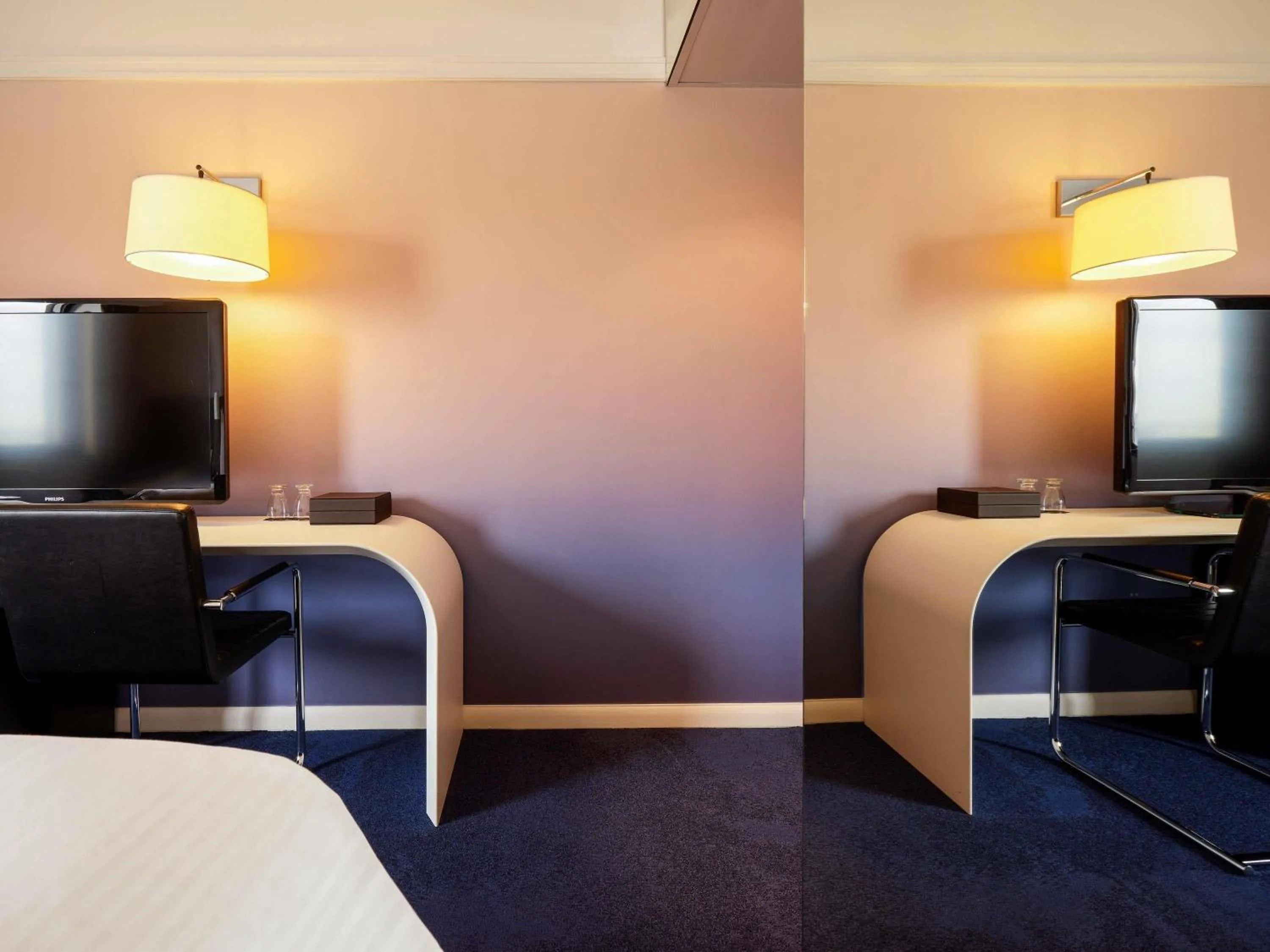 Photo of the whole room, Bed in Pullman Paris Montparnasse