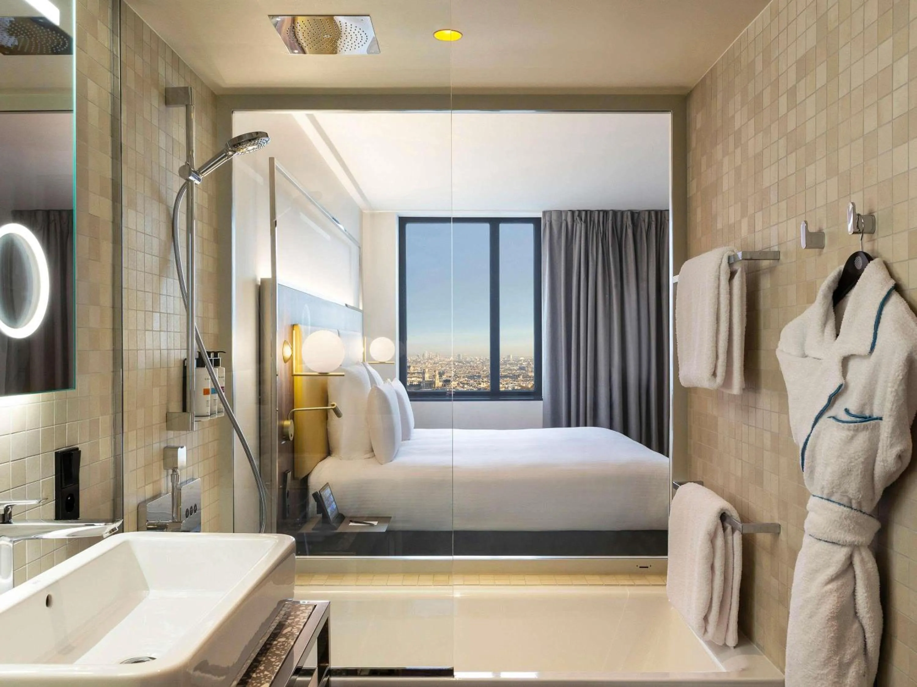 Bedroom, Bed in Pullman Paris Montparnasse