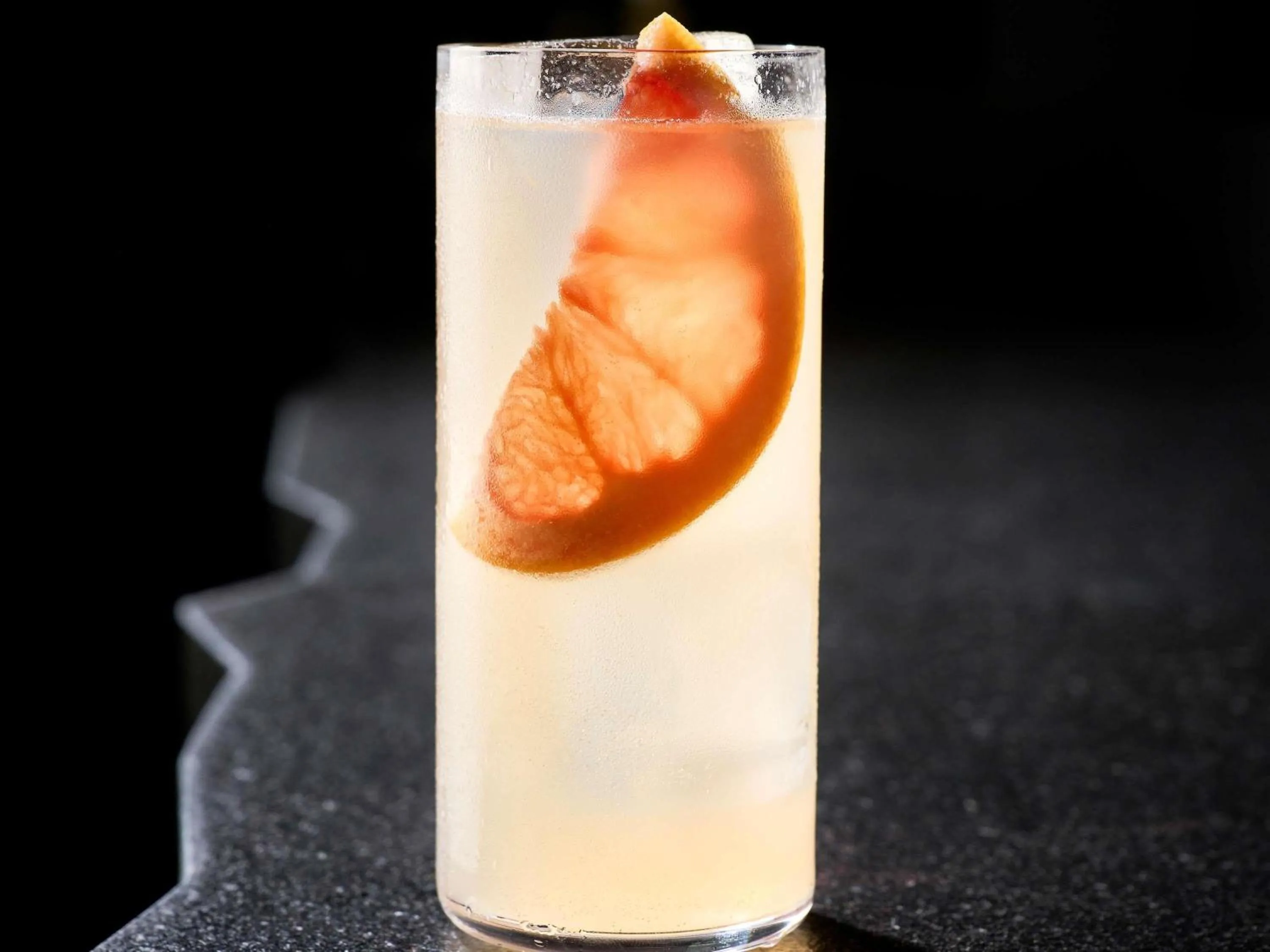 Lounge or bar in Pullman Paris Montparnasse