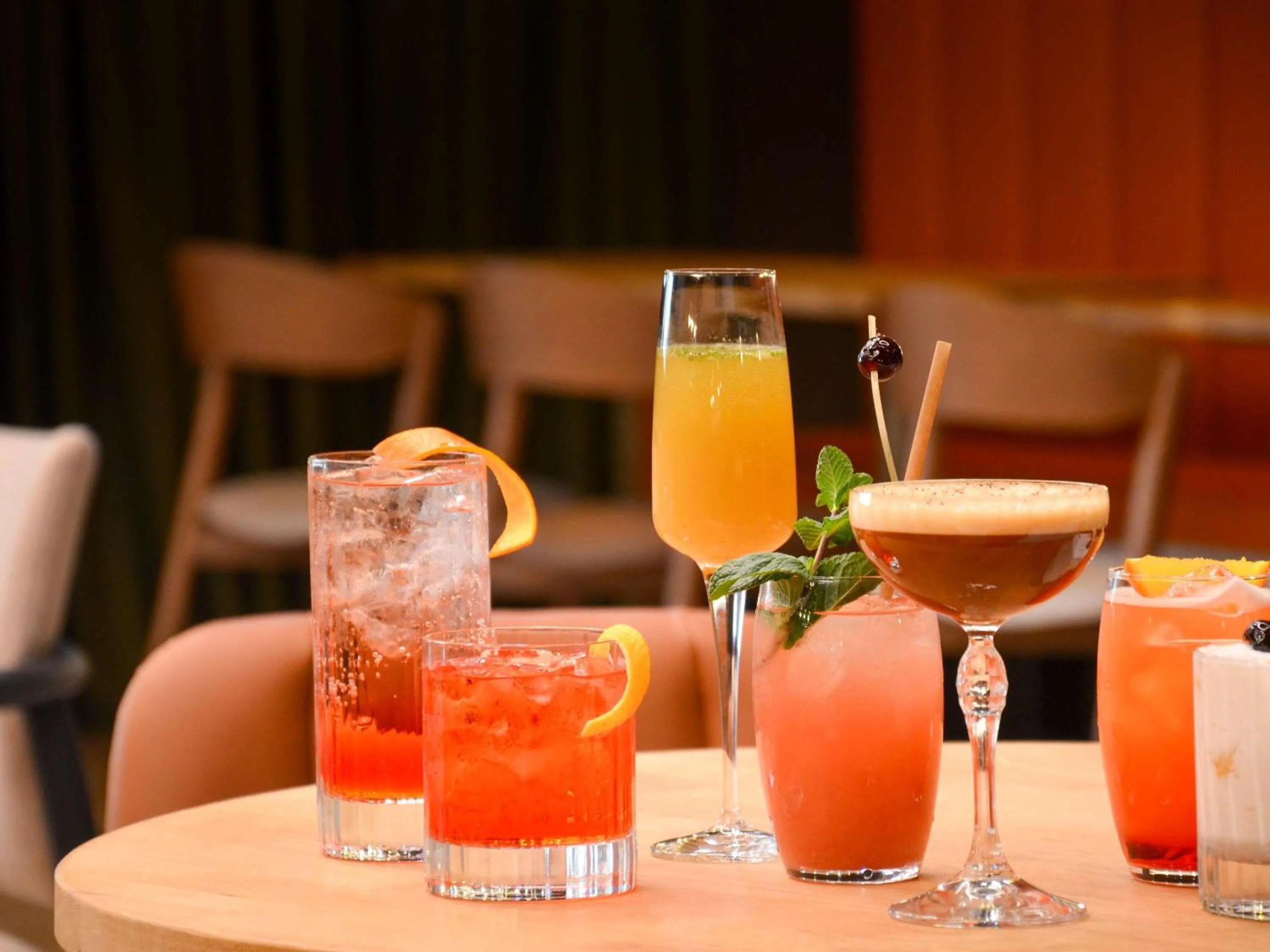 Lounge or bar in Pullman Paris Montparnasse