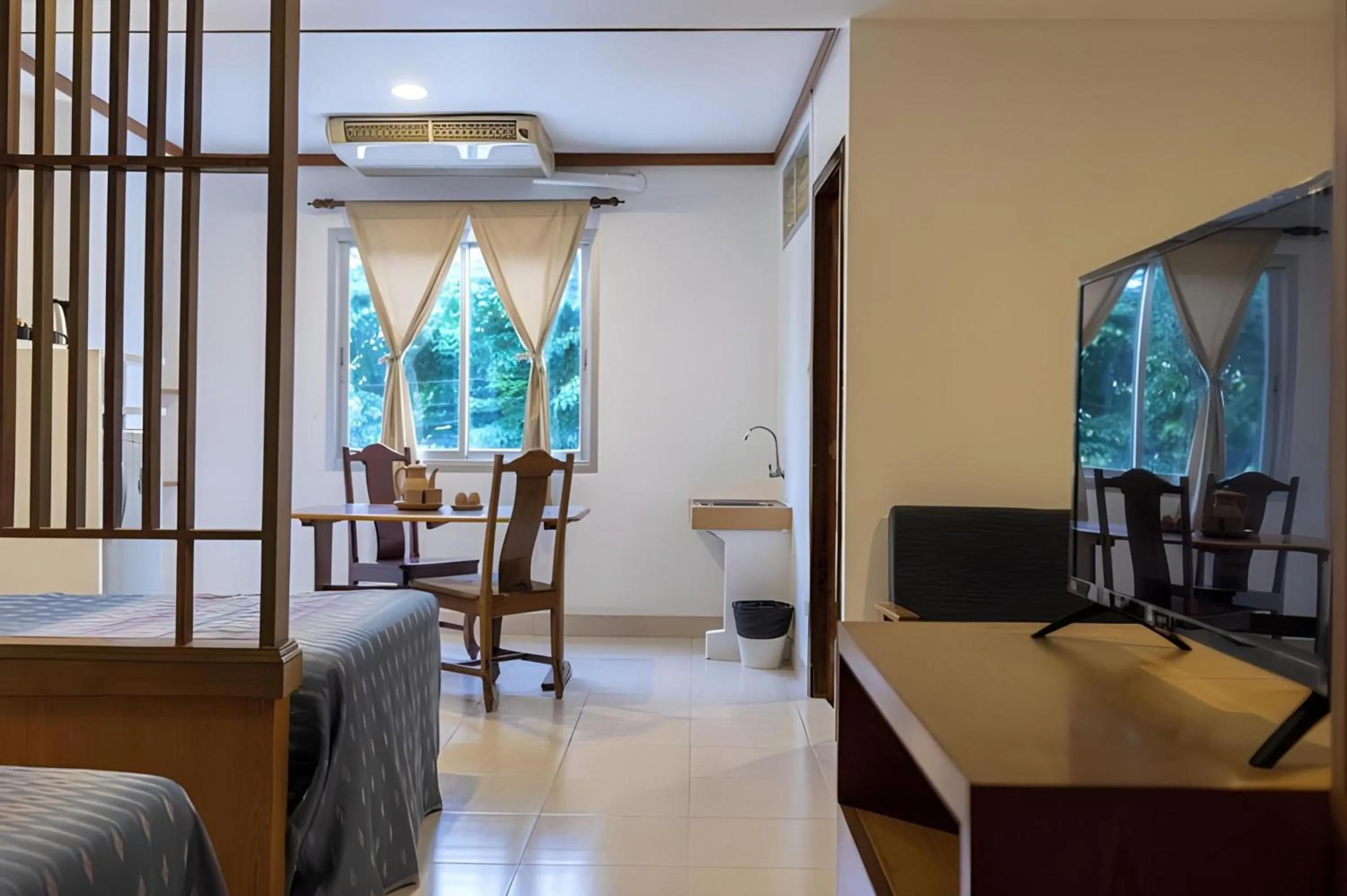 Bedroom in Collection O Howard Square Boutique Hotel