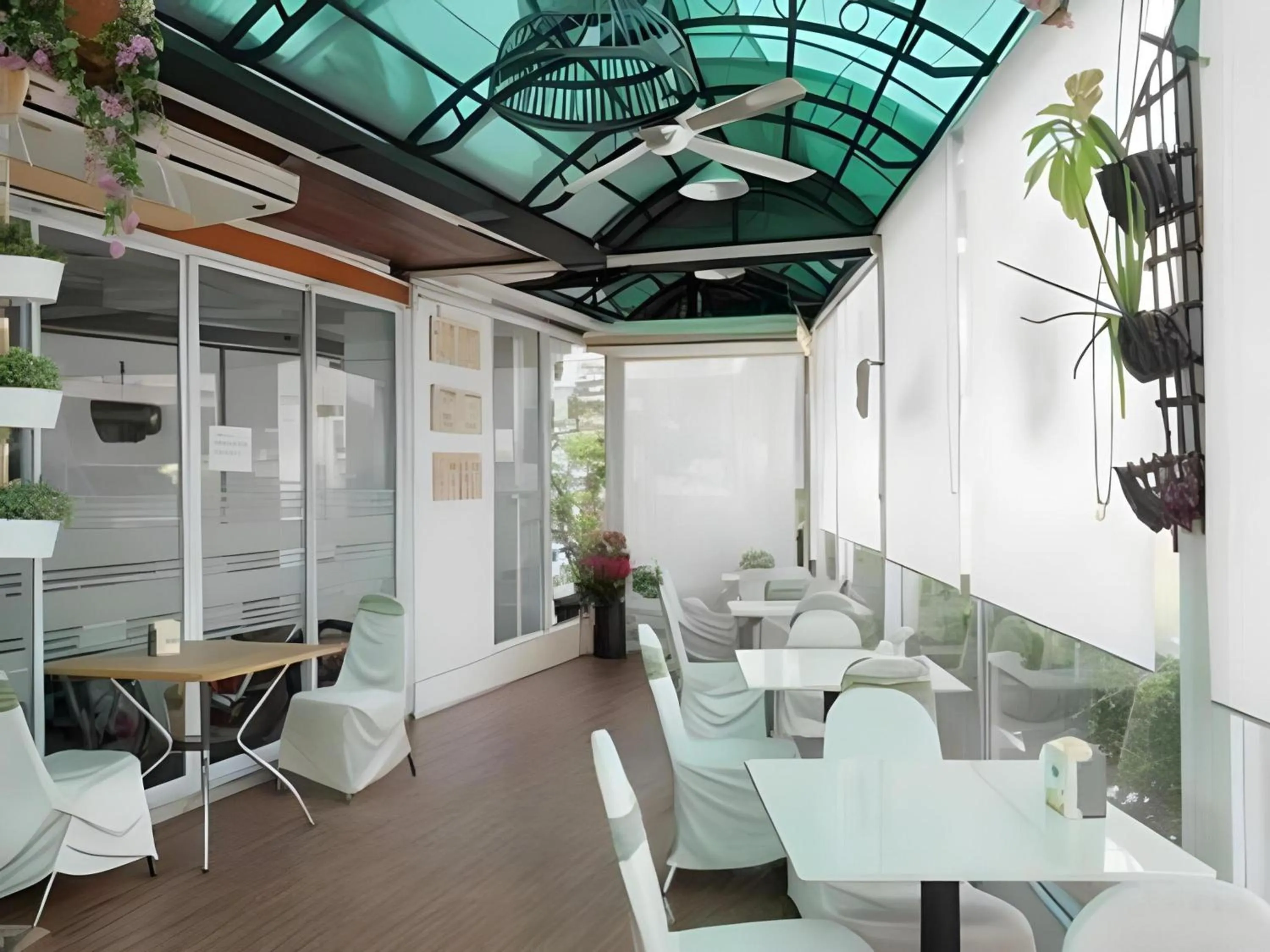 Restaurant/places to eat in Collection O Howard Square Boutique Hotel