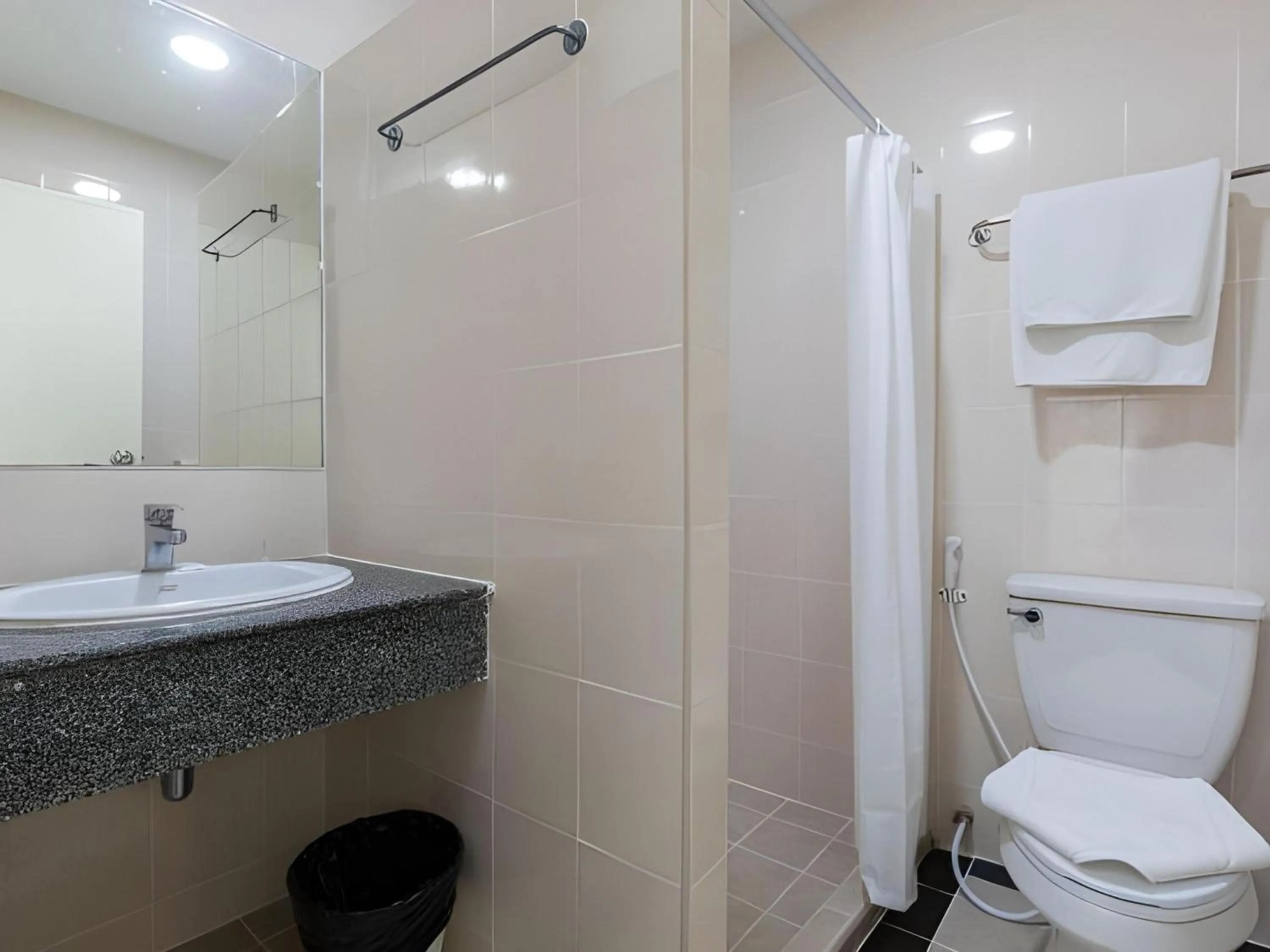 Bathroom in Collection O Howard Square Boutique Hotel