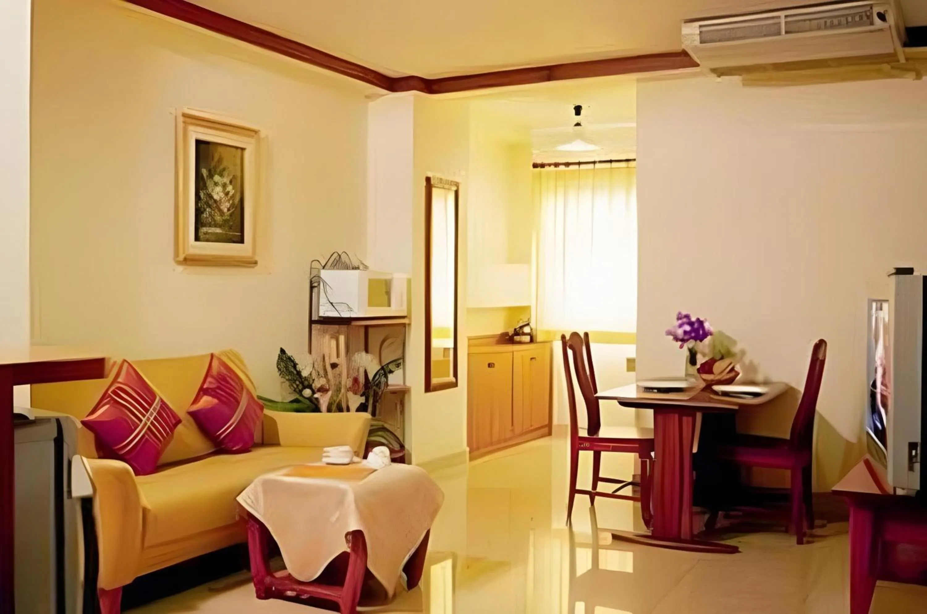 Living room in Collection O Howard Square Boutique Hotel