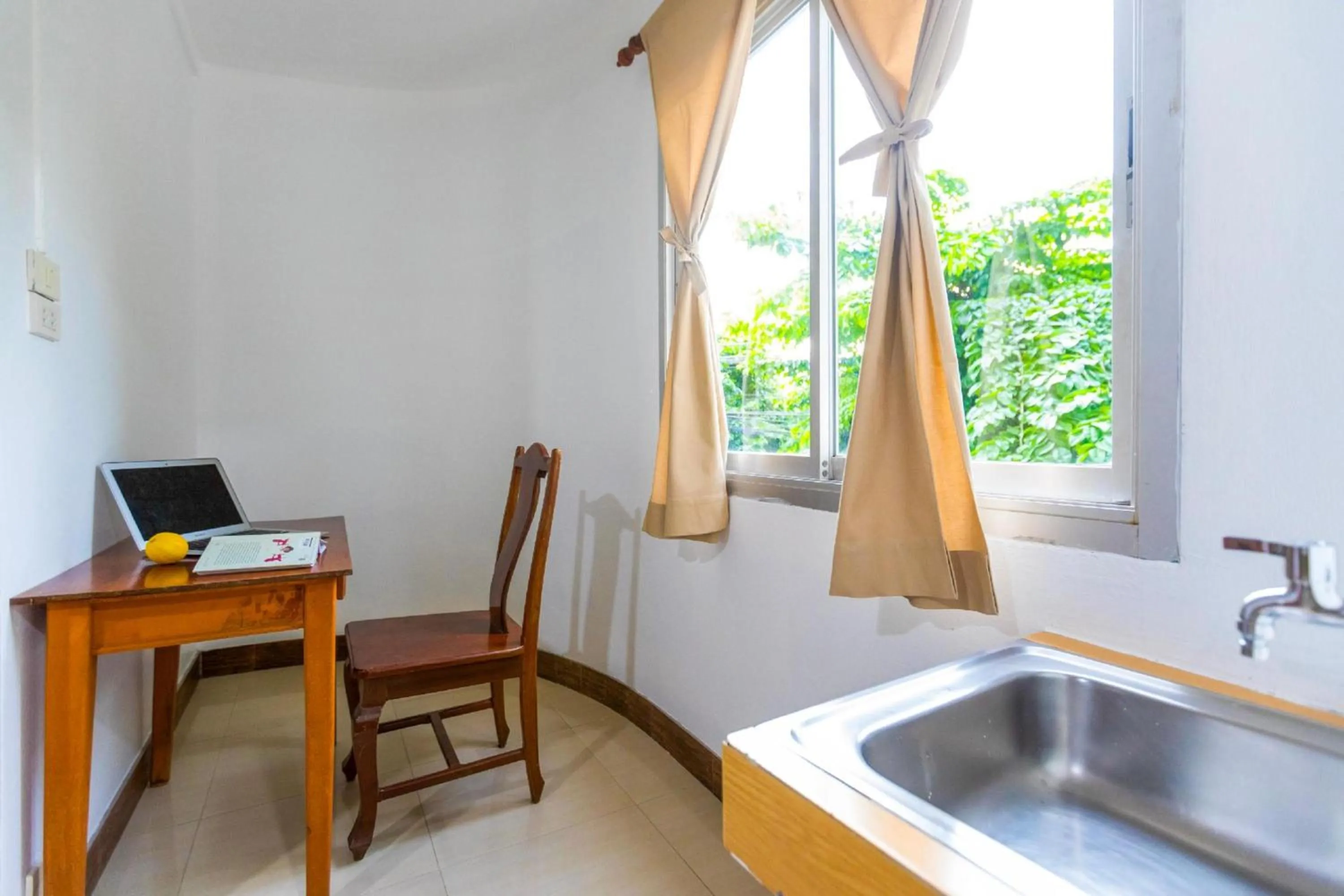 Bedroom in Collection O Howard Square Boutique Hotel