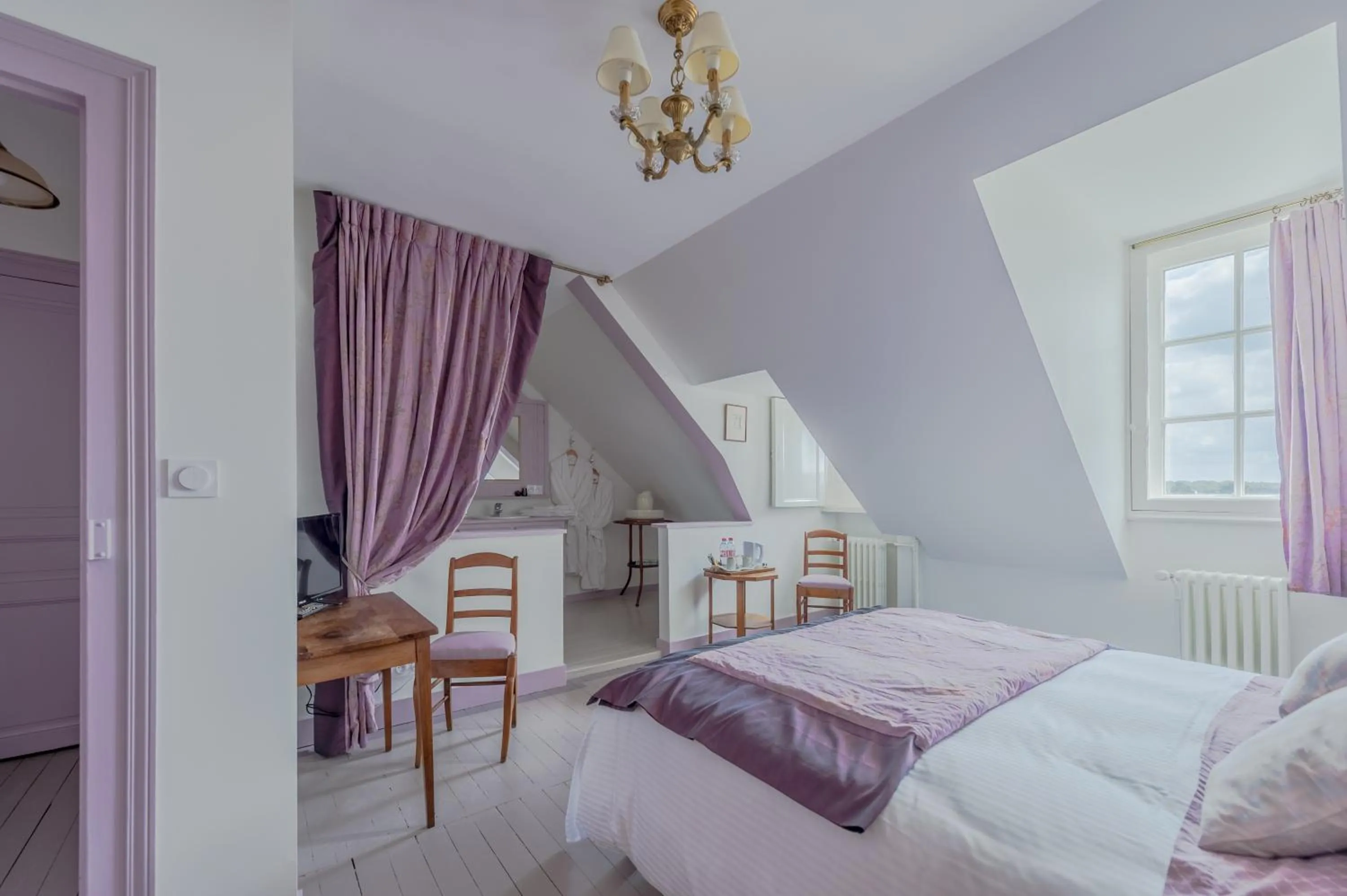 Bedroom in La Perluette