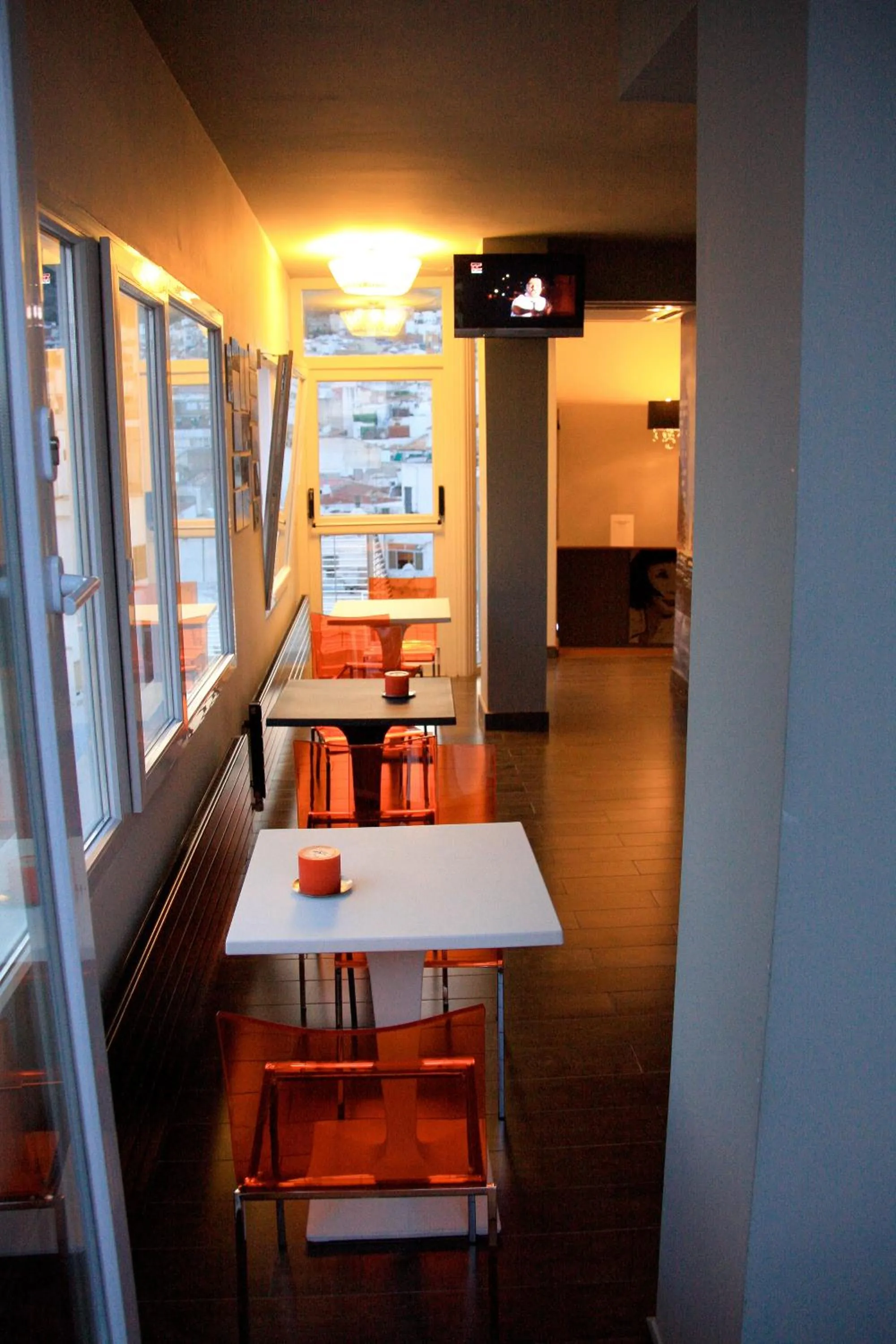 Restaurant/places to eat in HOTEL XAUEN en pleno centro con acceso autorizado y a 100m de la Catedral