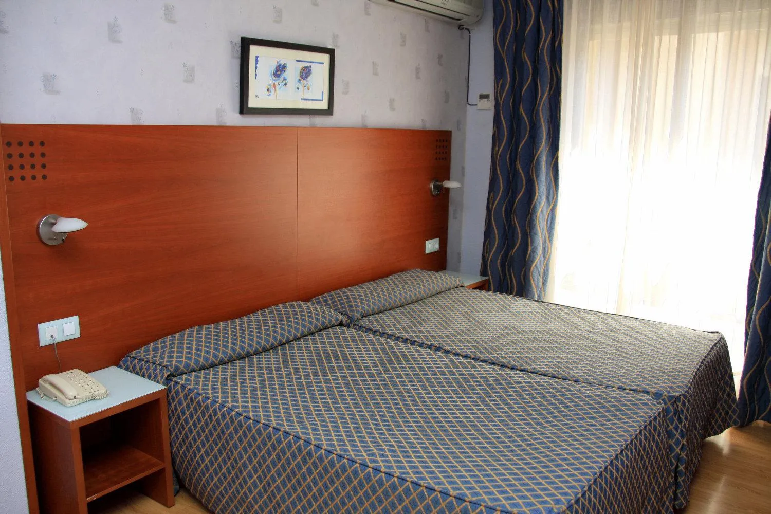 Photo of the whole room, Bed in HOTEL XAUEN en pleno centro con acceso autorizado y a 100m de la Catedral
